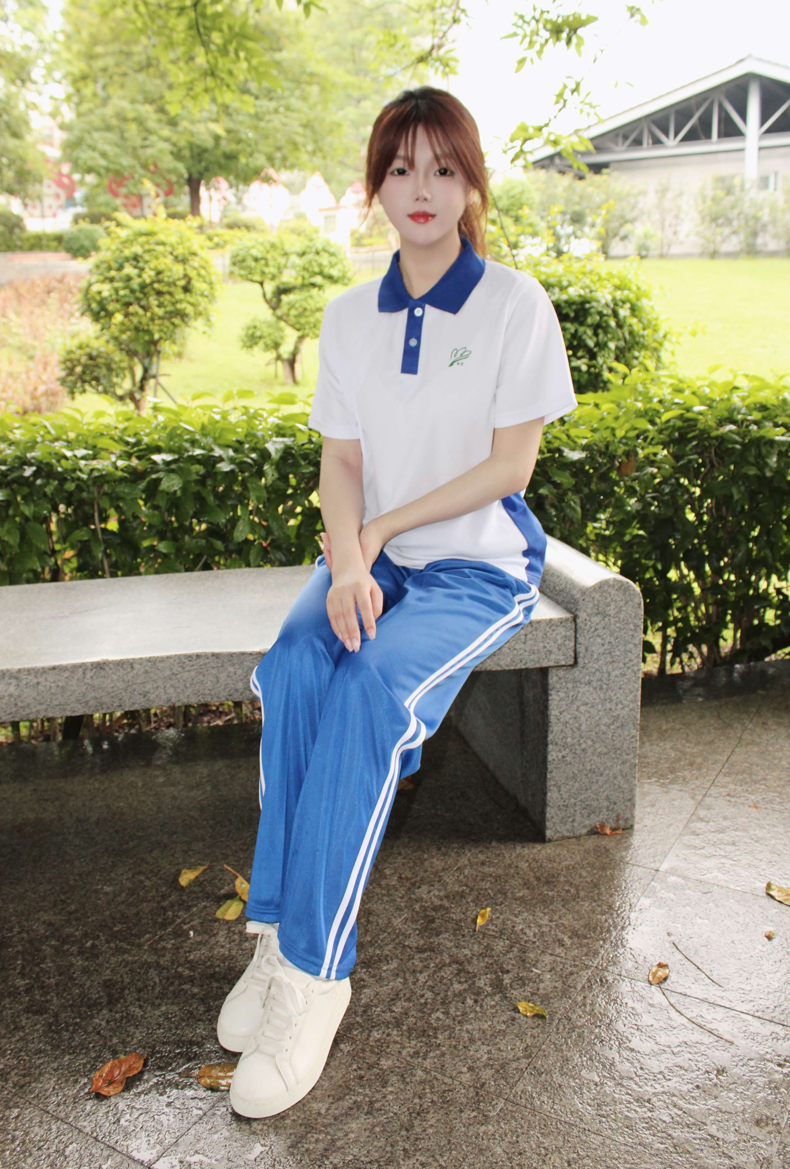 《小薯条深圳校服白袜の赤足》作品图