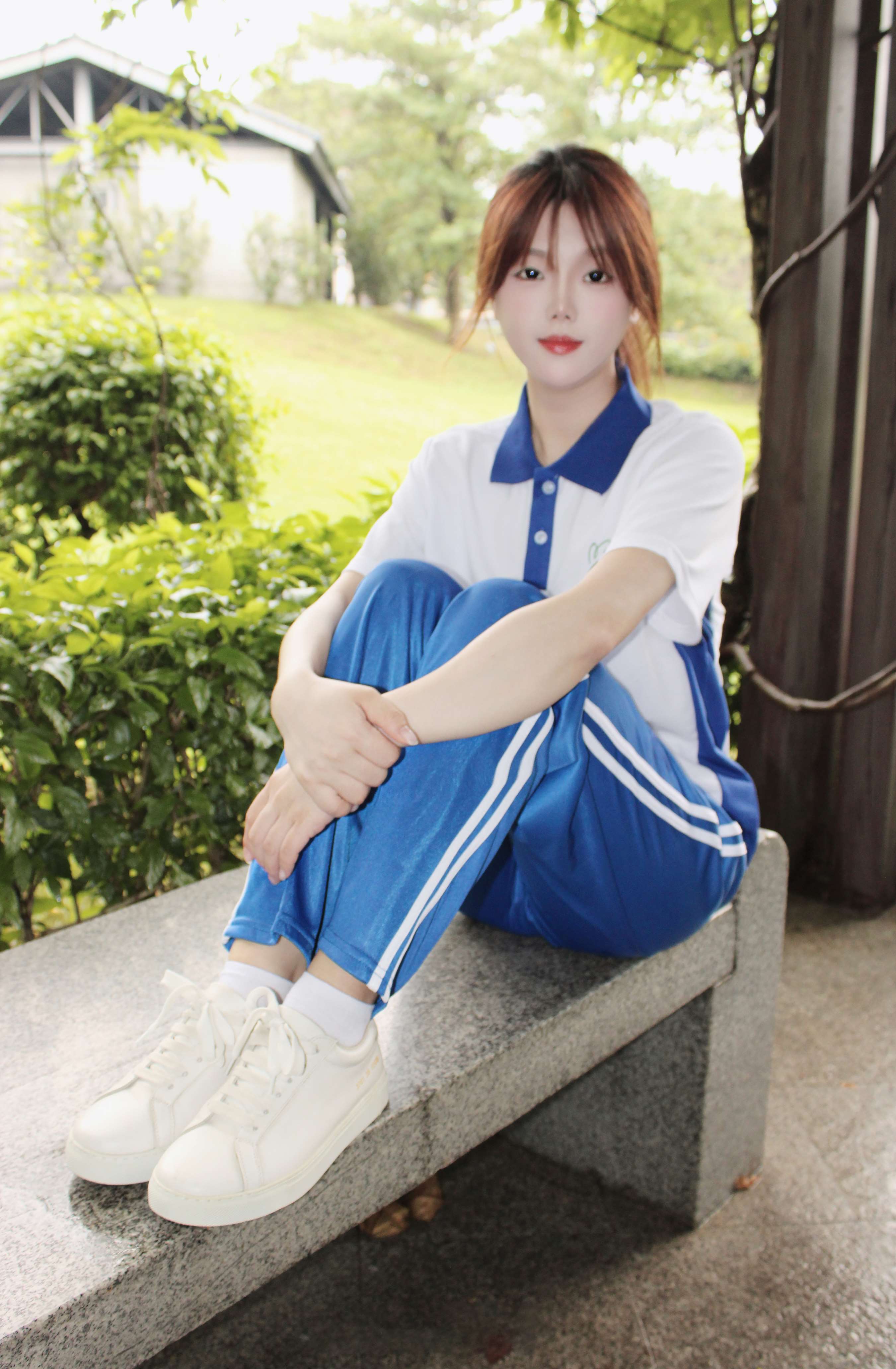 《小薯条深圳校服白袜の赤足》作品图