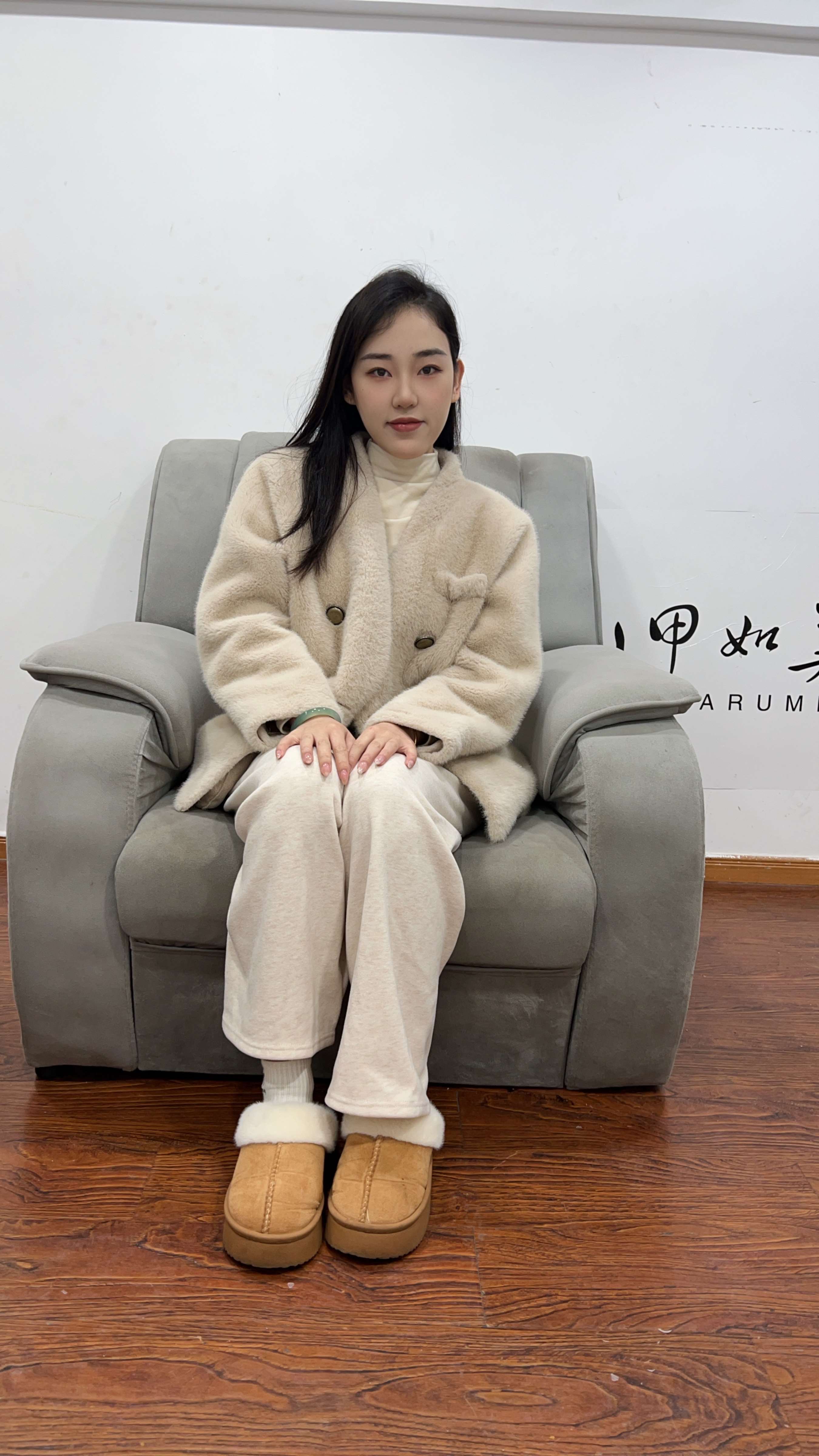 《毛衣小姐姐的大脚丫》作品图