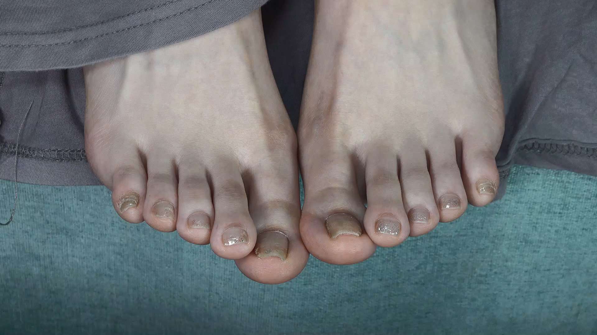 《[视频]丽梅脱穿了一天的鞋袜秀嫩足》作品图