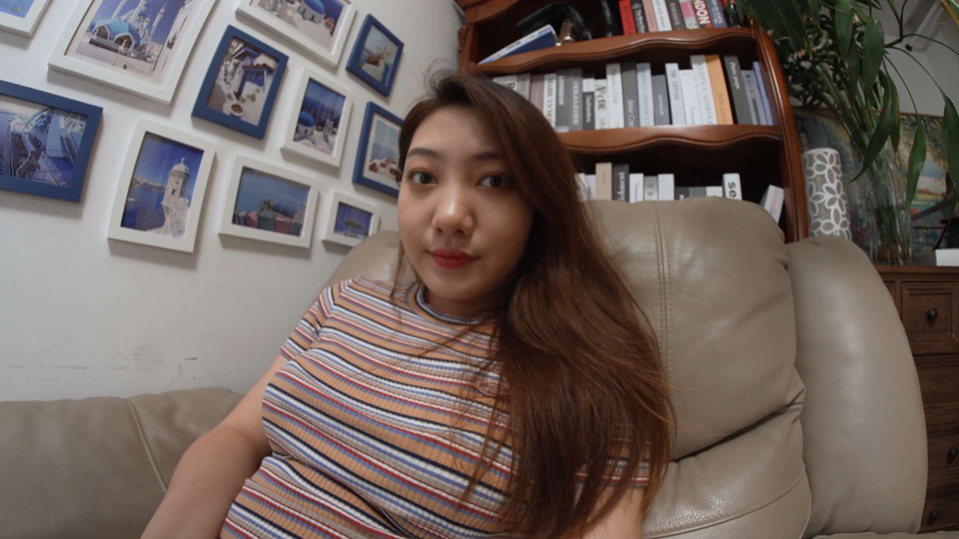 《[寄卖视频]A&F-鱼眼镜头下小贝贝的肉肉大脚裸足》作品图