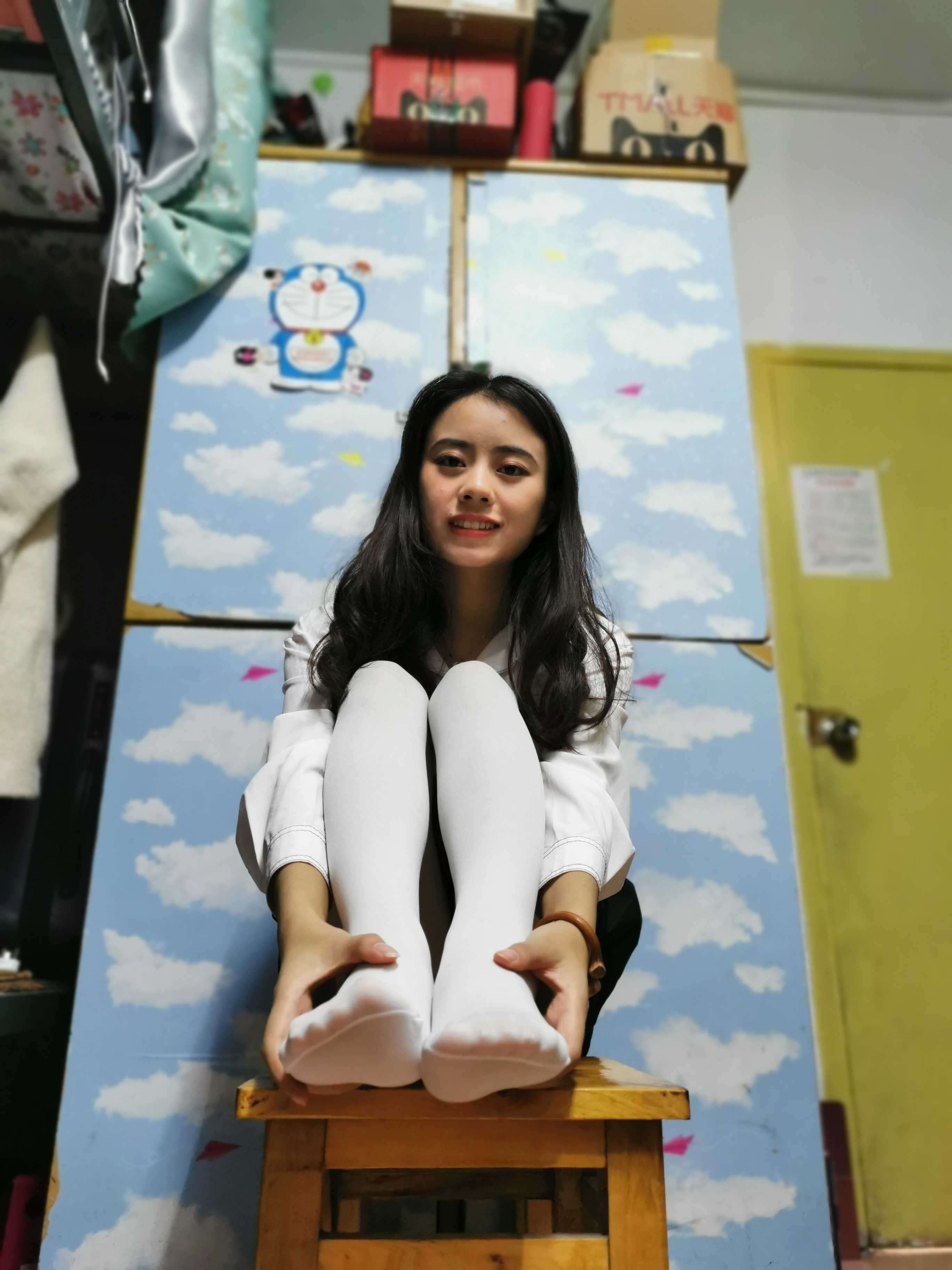 《宿舍小美女白丝》作品图