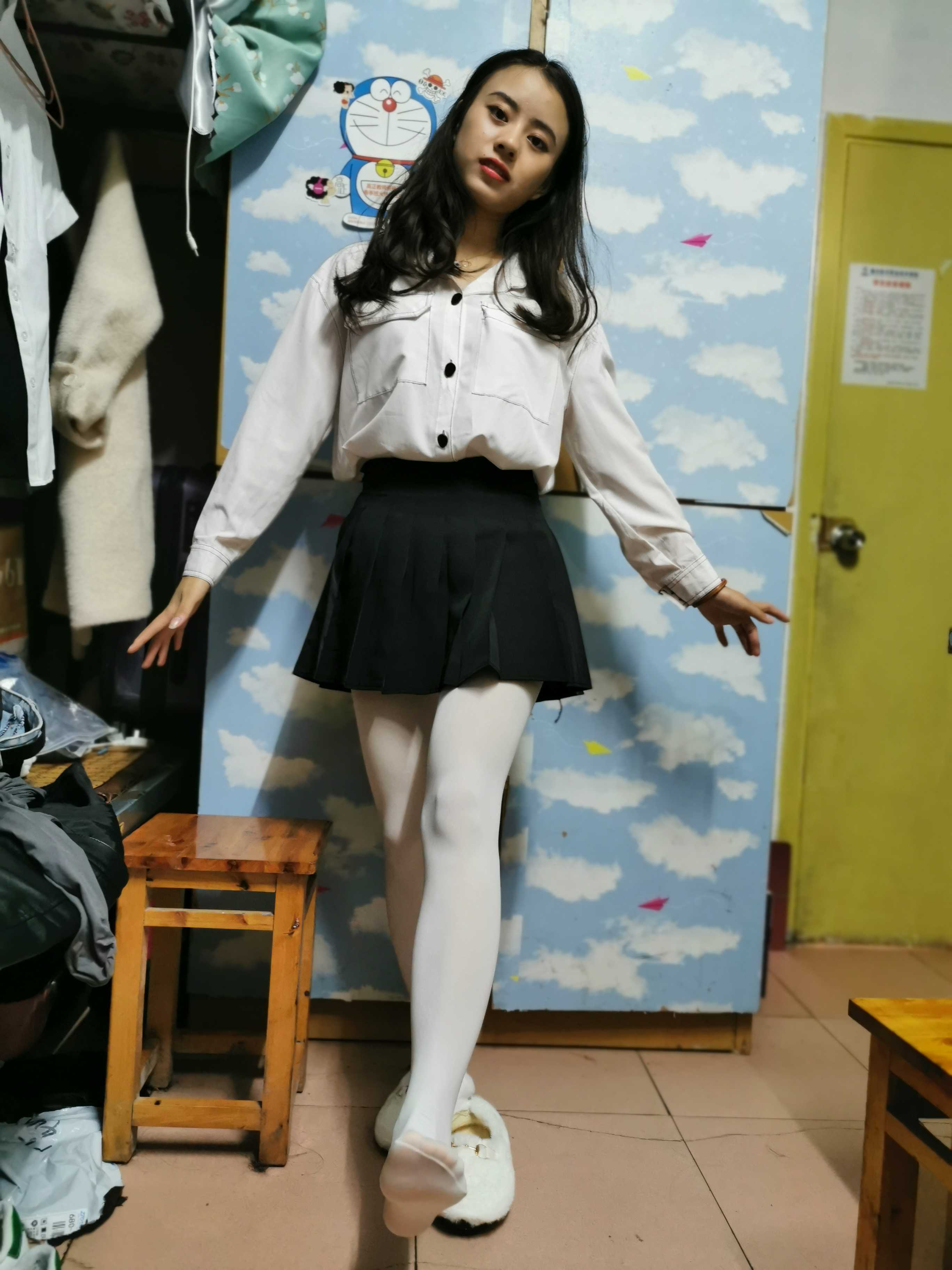 《宿舍小美女白丝》作品图