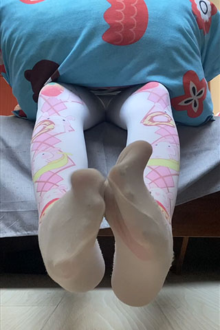 [视频]可爱的Cos妹妹穿着猫爪lo袜