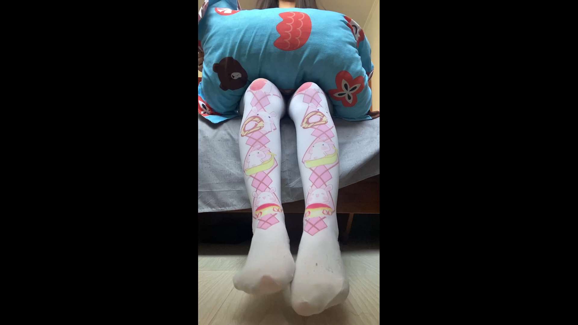 《[视频]可爱的Cos妹妹穿着猫爪lo袜》作品图