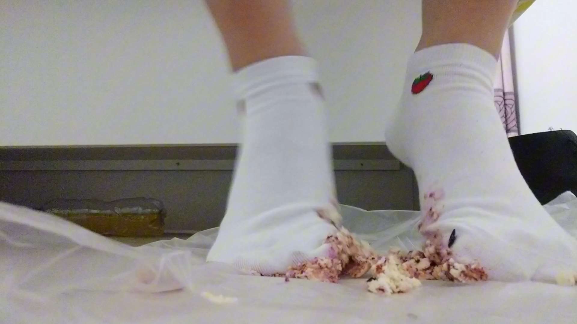 《[视频]白袜踩蛋糕》作品图