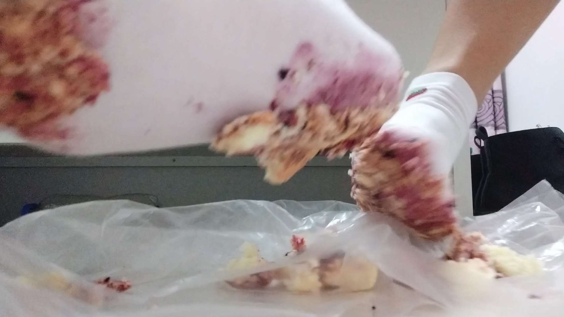 《[视频]白袜踩蛋糕》作品图