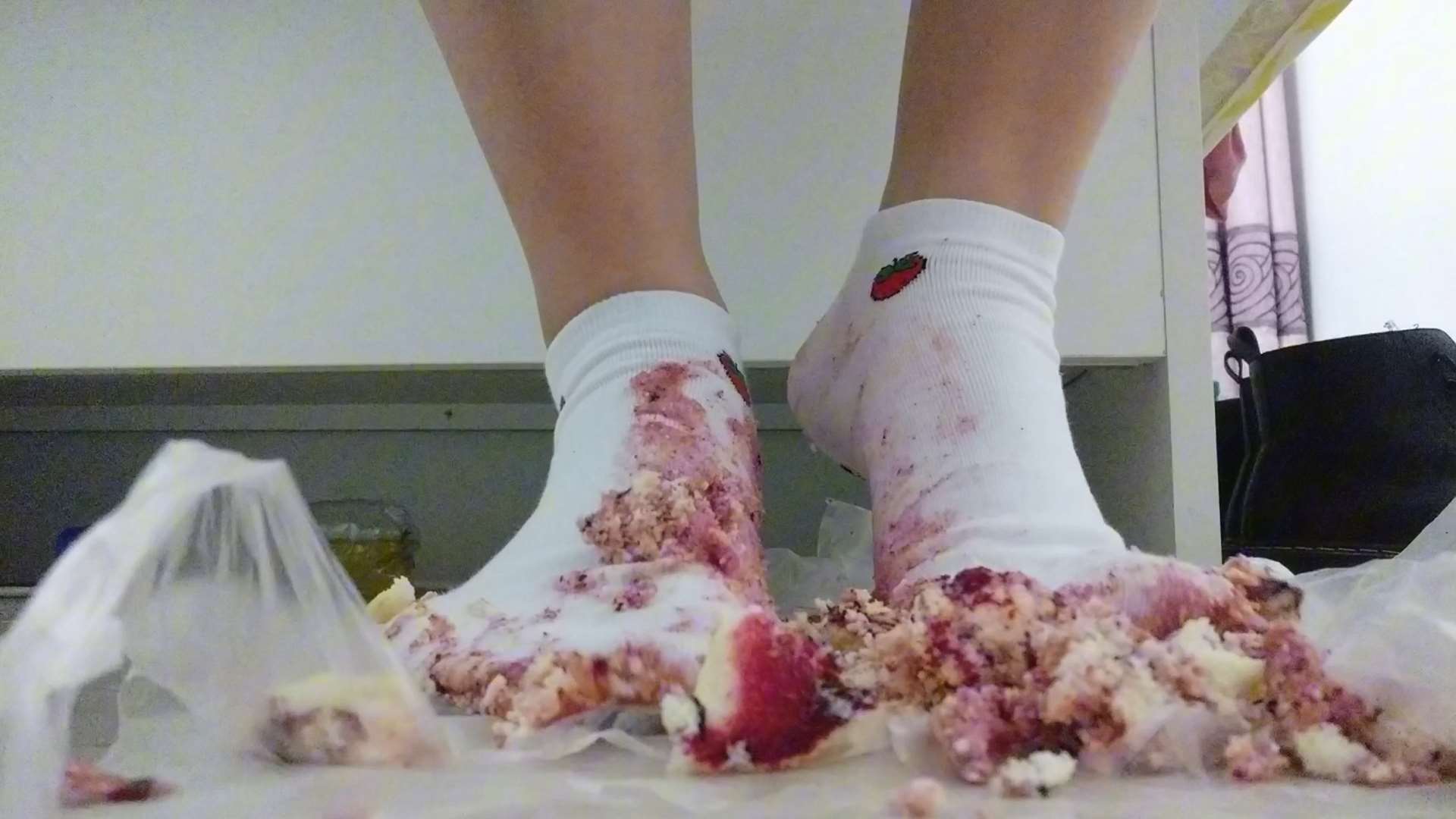 《[视频]白袜踩蛋糕》作品图