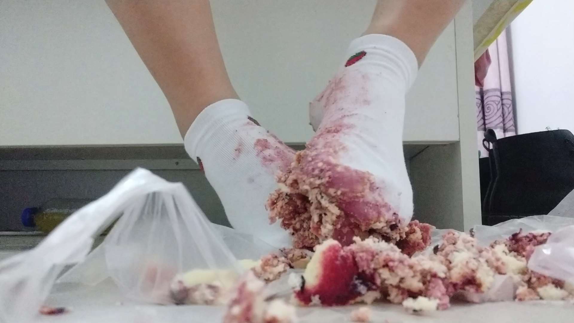 《[视频]白袜踩蛋糕》作品图