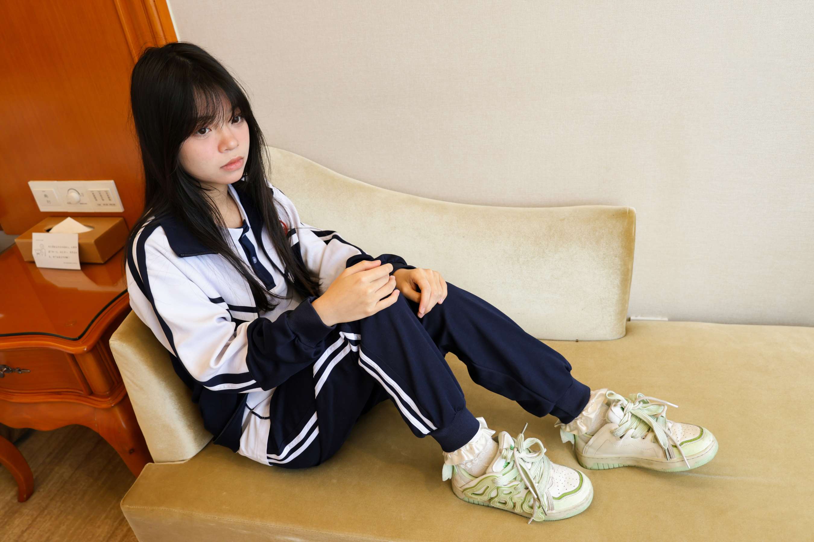 《校服少女嫩足踩假水》作品图