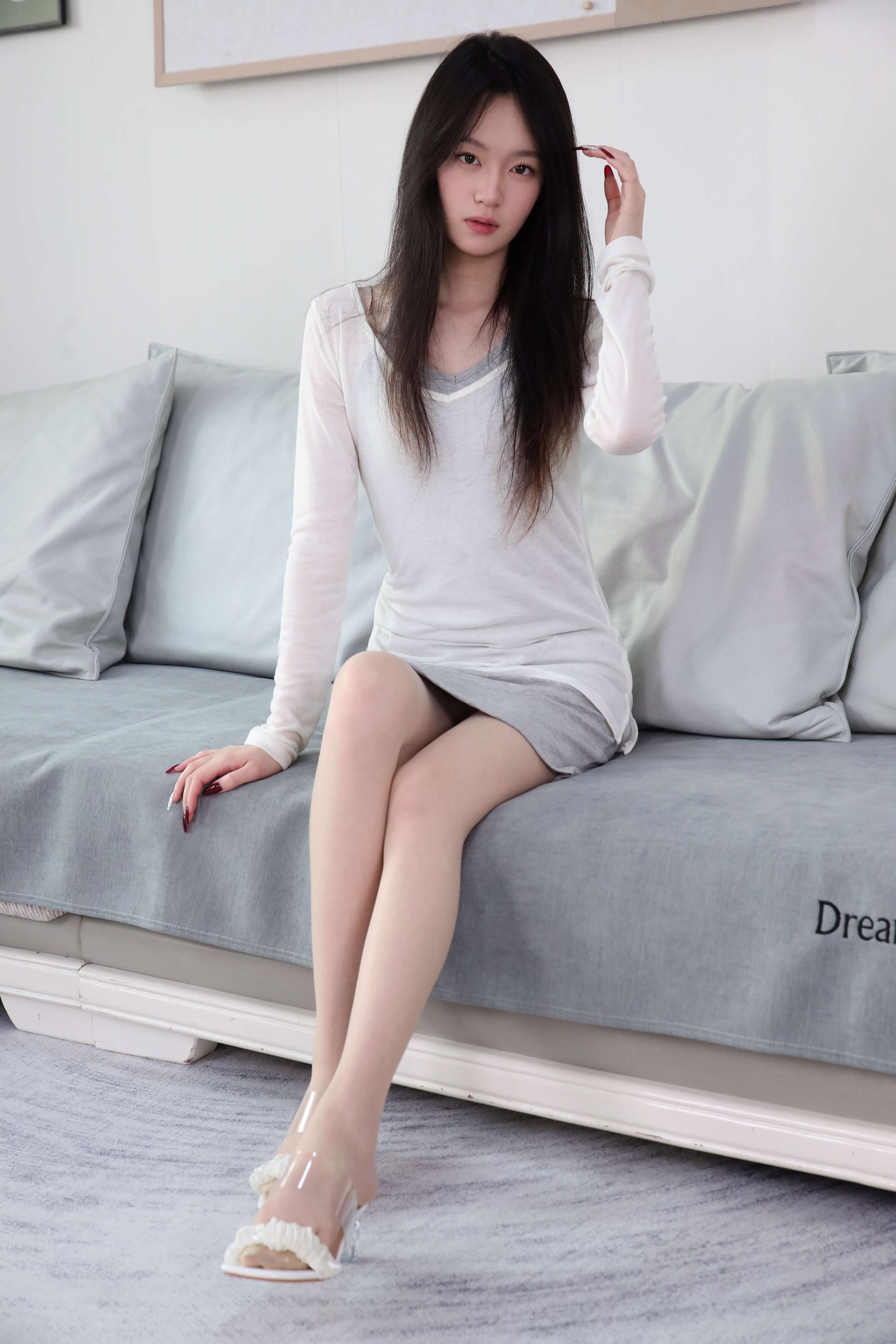 《小艺-凉高跟丝足の嫩足》作品图