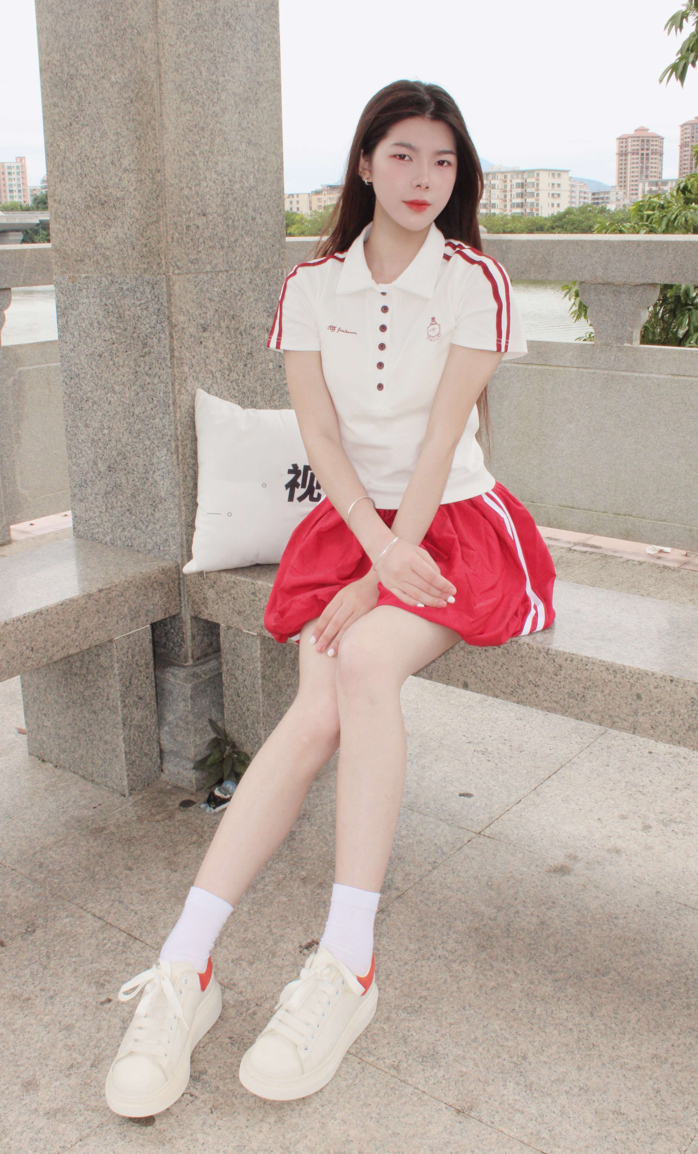 《雪糕-板鞋の白袜足》作品图