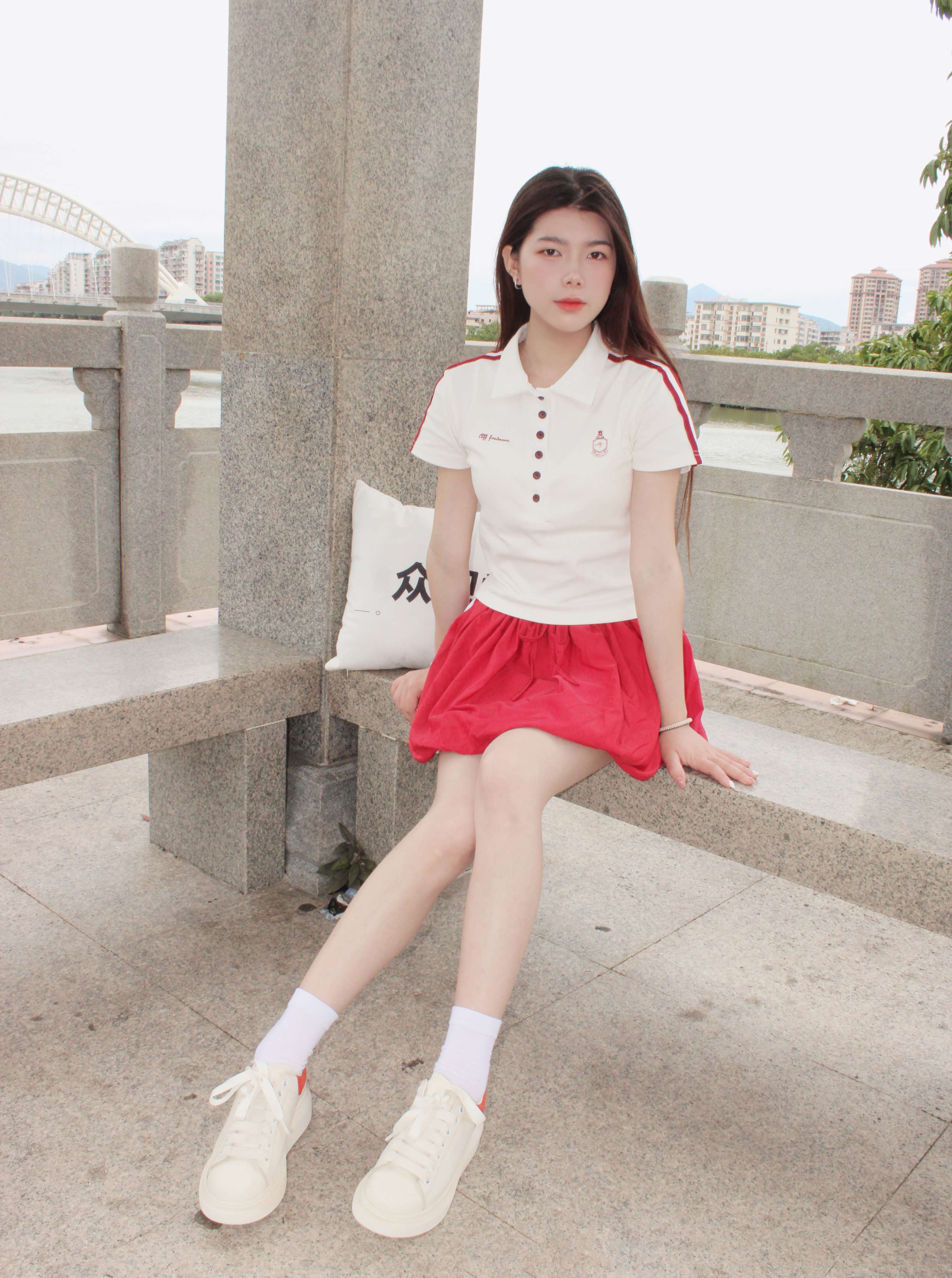 《雪糕-板鞋の白袜足》作品图