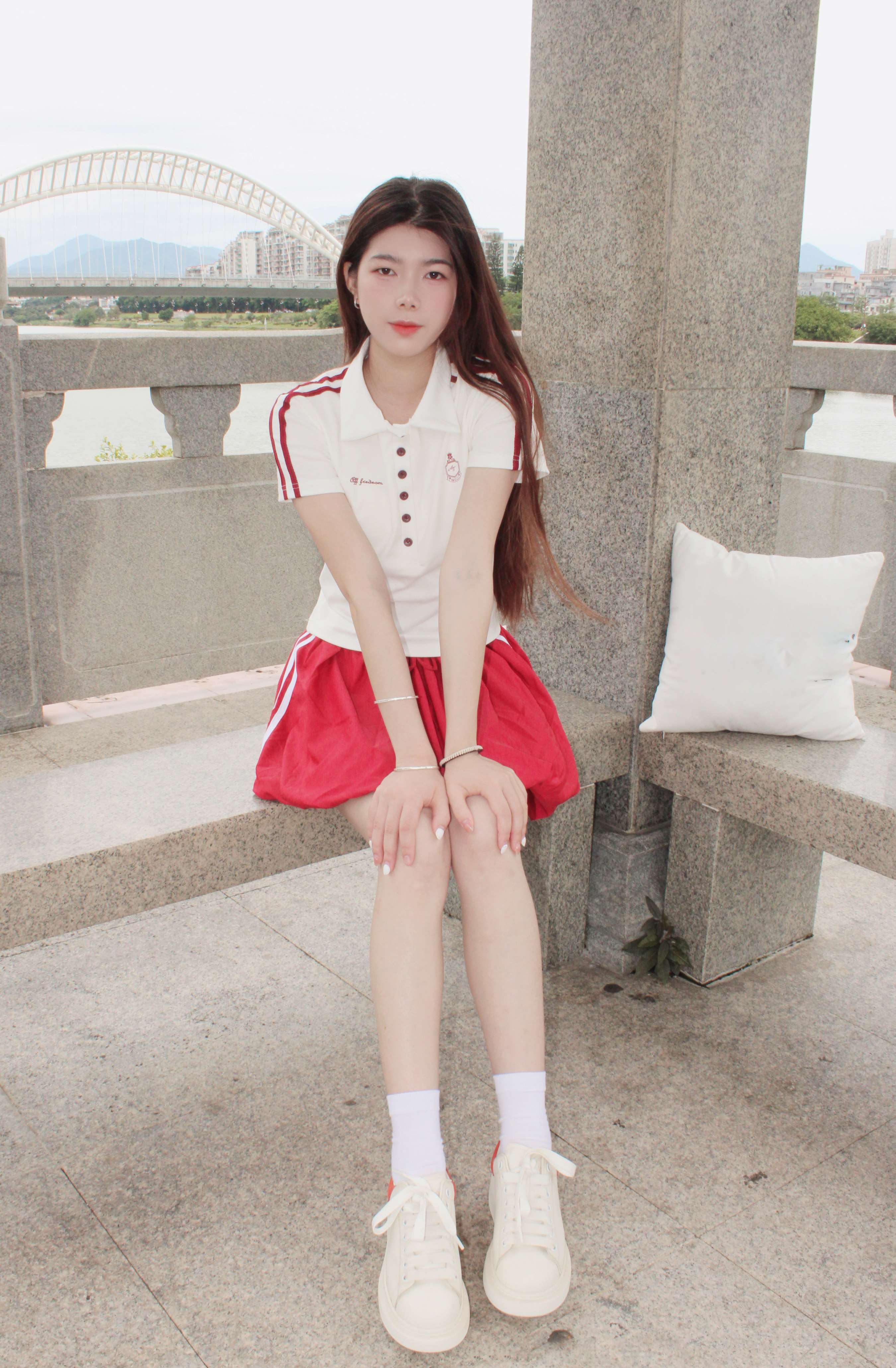 《雪糕-板鞋の白袜足》作品图