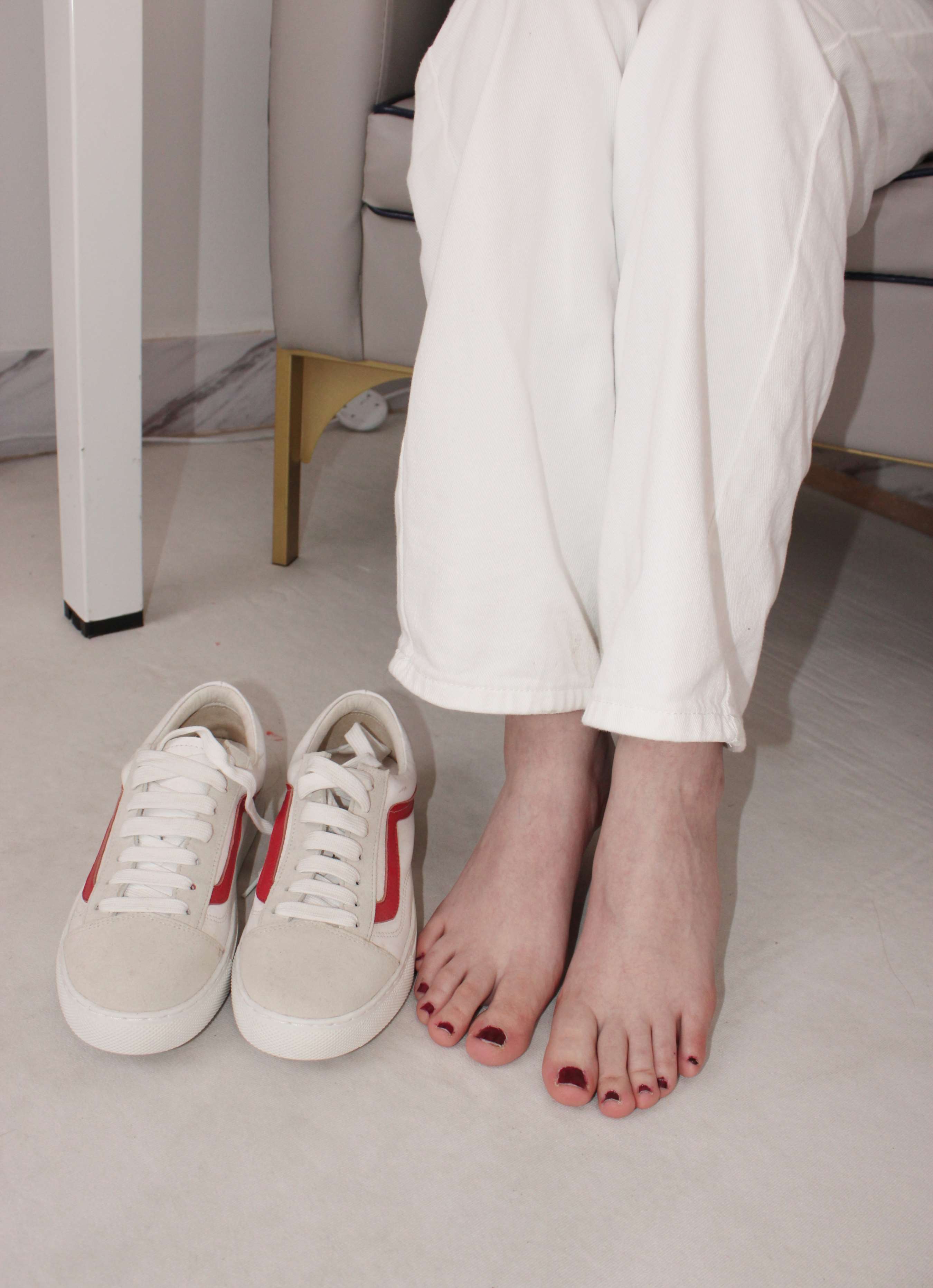 《米拉 校服の棉袜嫩足》作品图