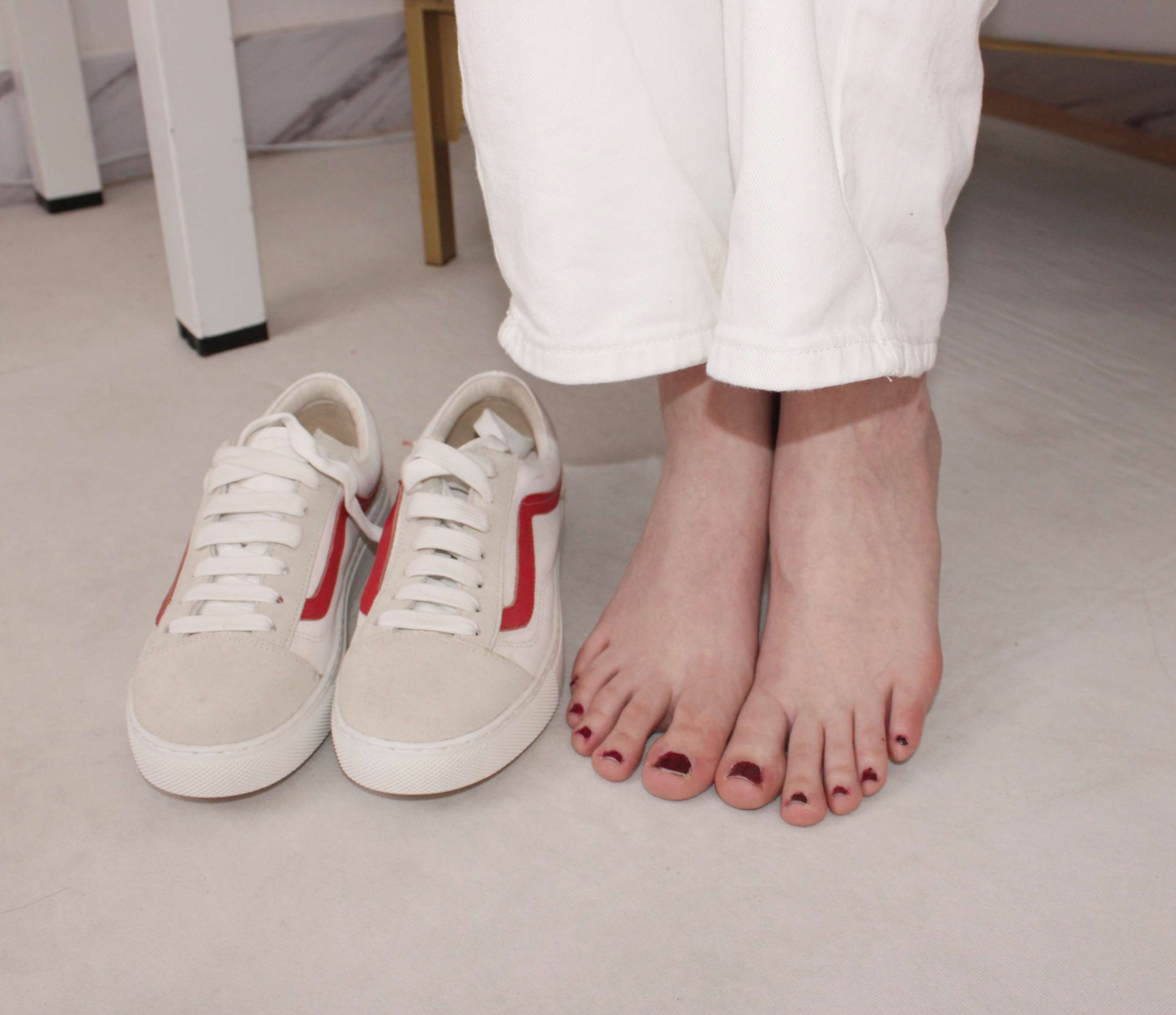 《米拉 校服の棉袜嫩足》作品图