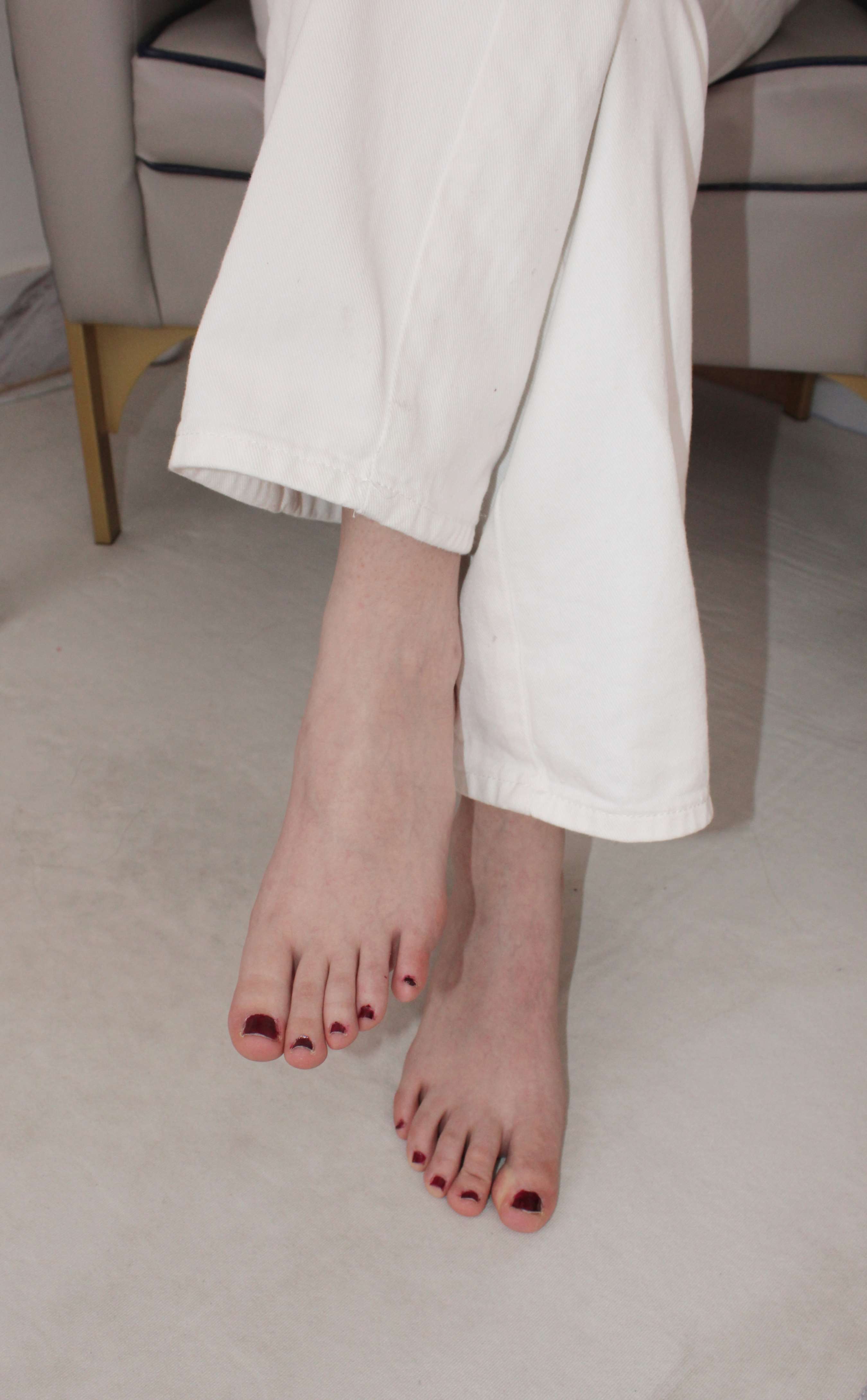 《米拉 校服の棉袜嫩足》作品图