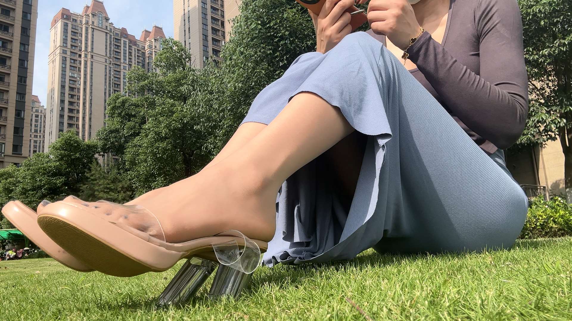 《[视频]孙圆圆-户外高跟の丝足》作品图