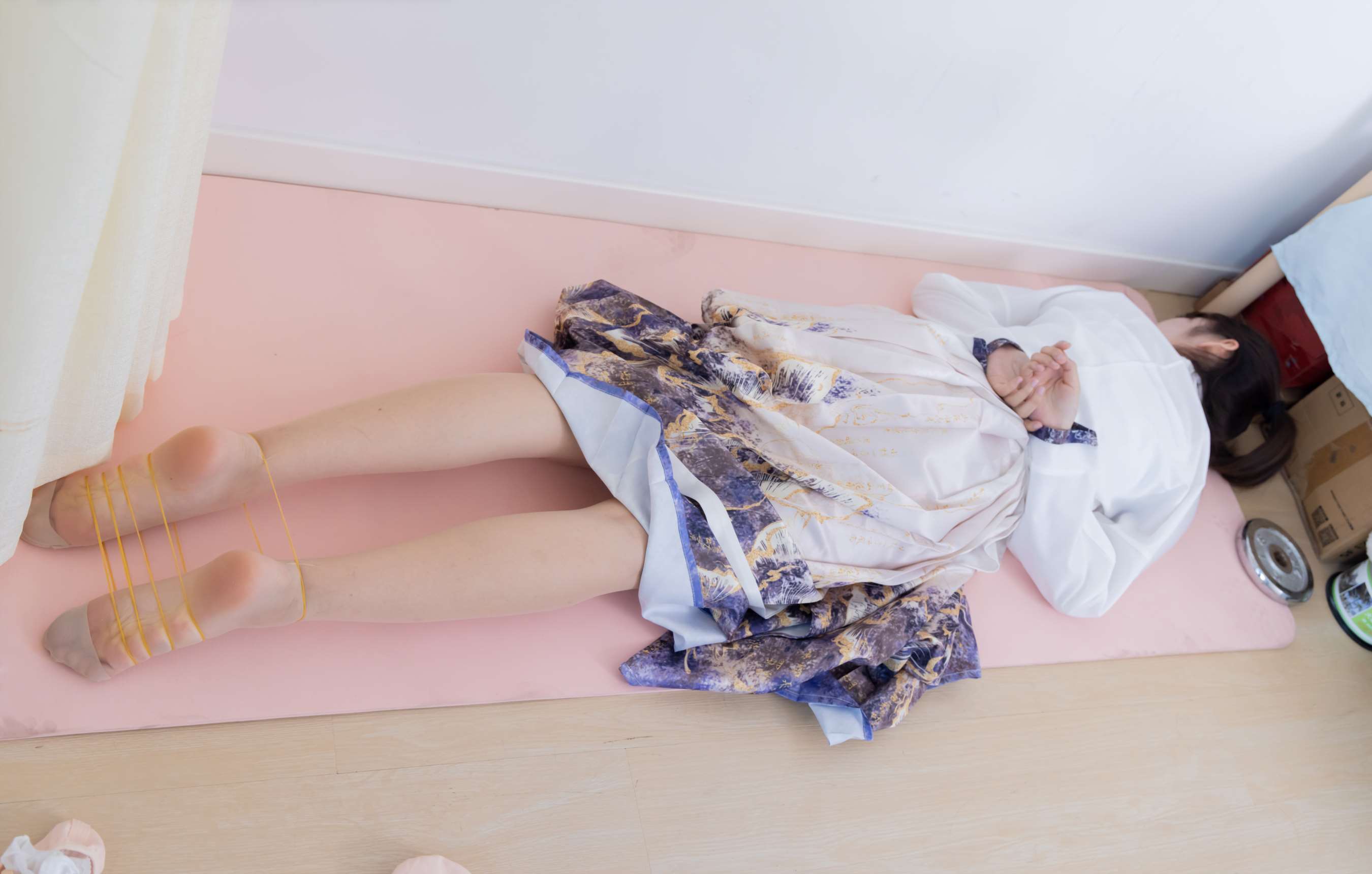 《泡泡-汉服、平底鞋、白棉袜、白船袜、薄肉丝》作品图