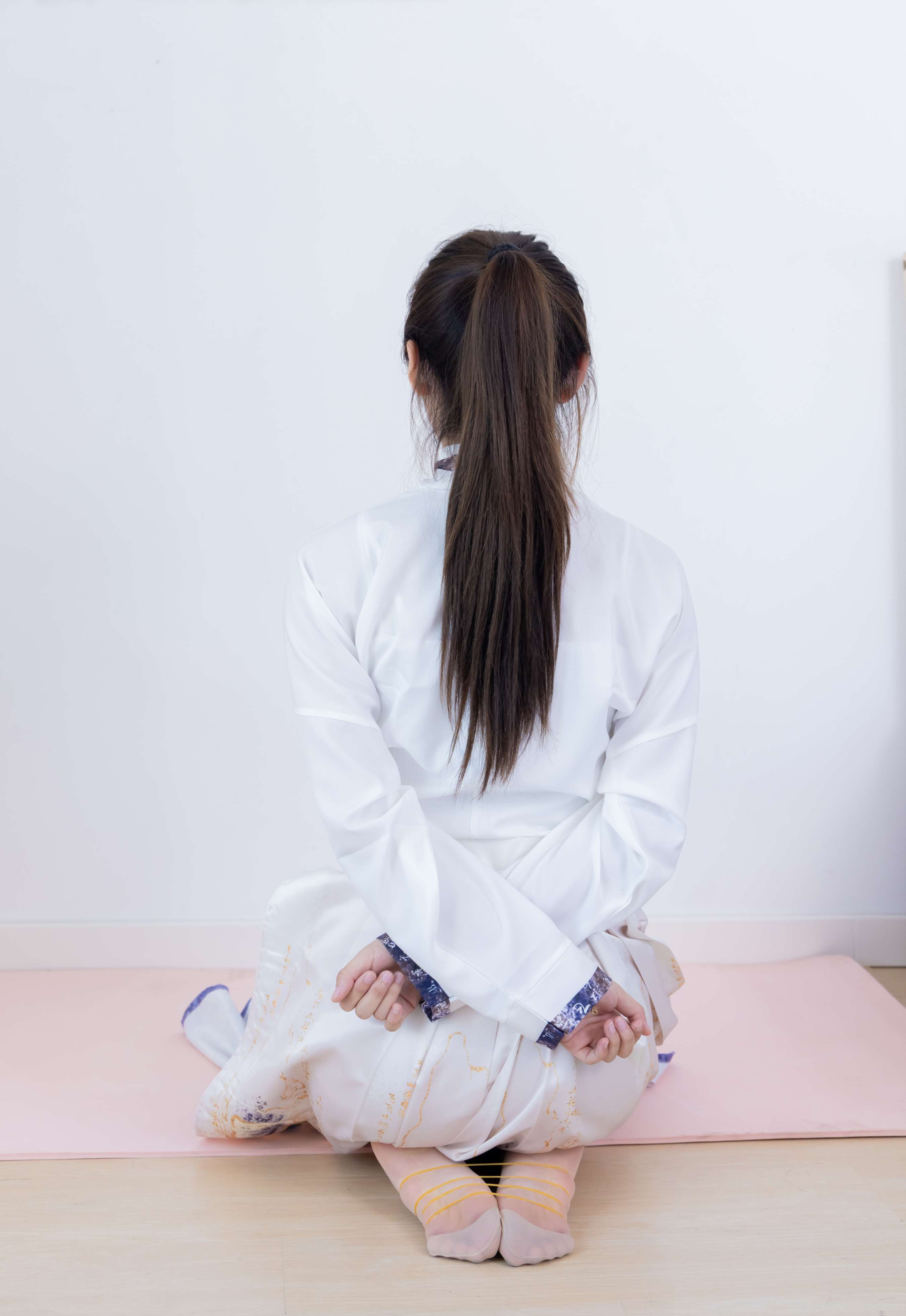 《泡泡-汉服、平底鞋、白棉袜、白船袜、薄肉丝》作品图