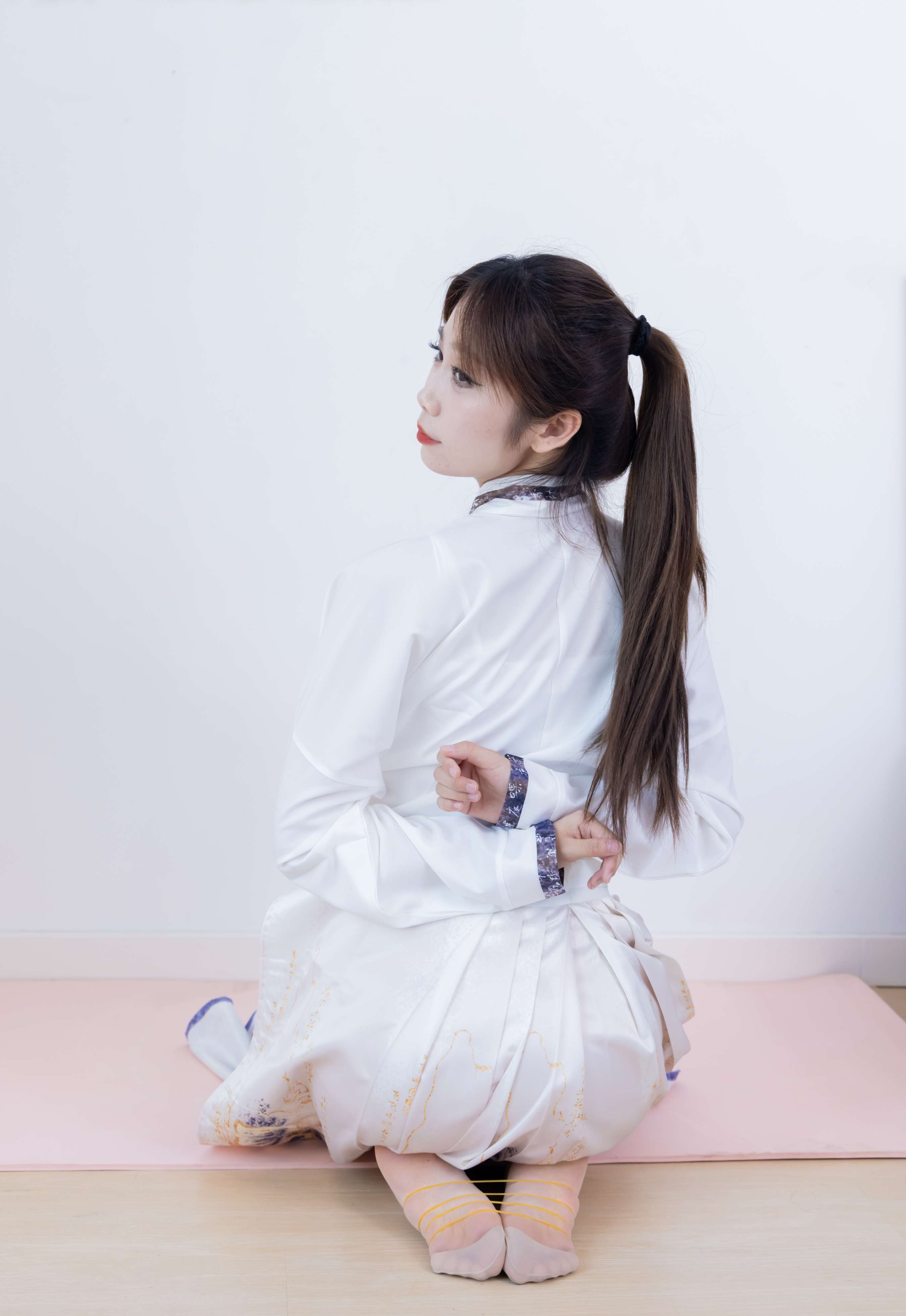 《泡泡-汉服、平底鞋、白棉袜、白船袜、薄肉丝》作品图