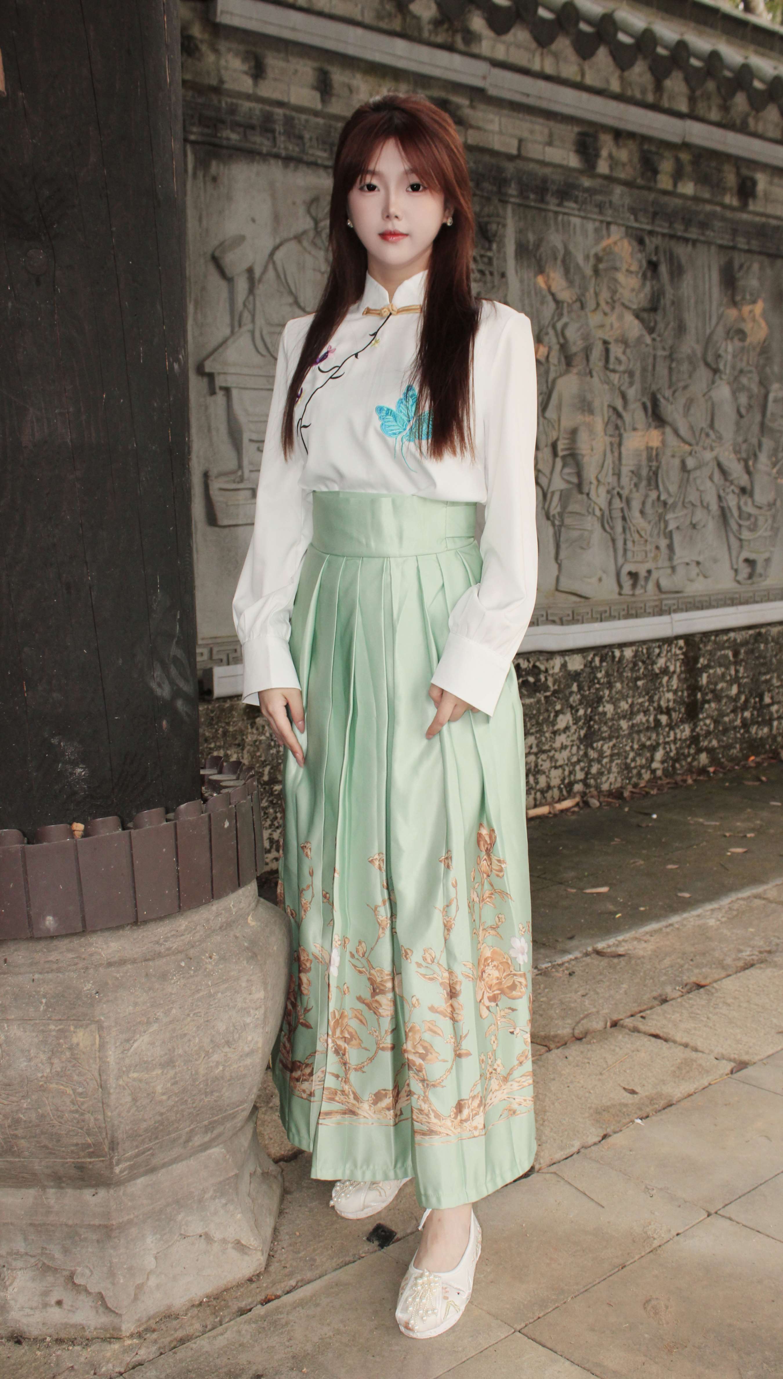 《小薯条国风马面裙の赤足》作品图
