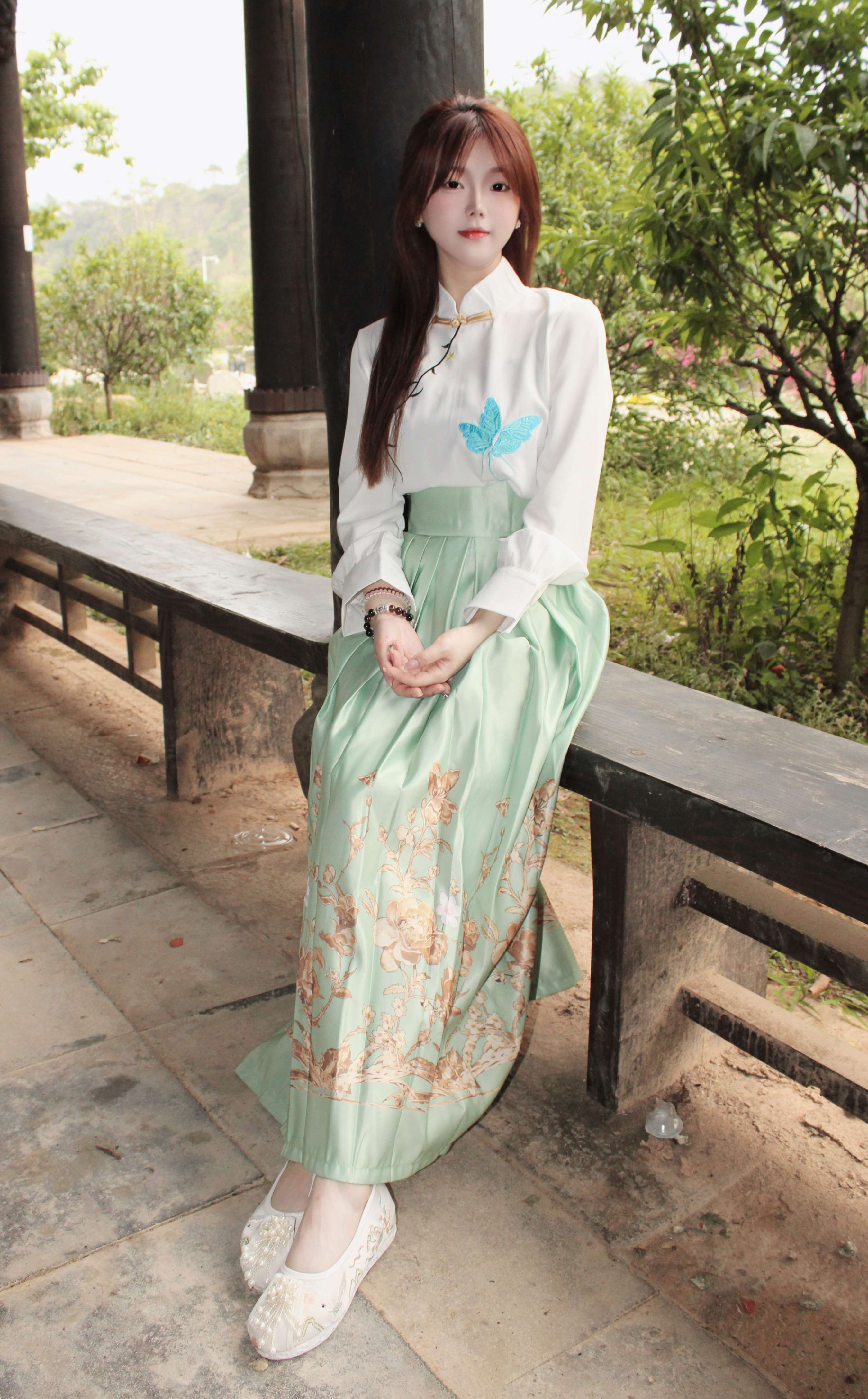 《小薯条国风马面裙の赤足》作品图