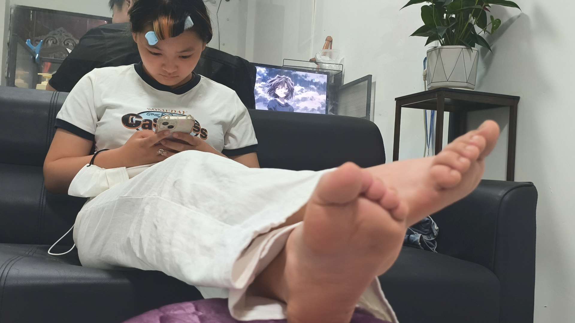 《[视频]妹妹绷起脚尖展示诱人裸足》作品图