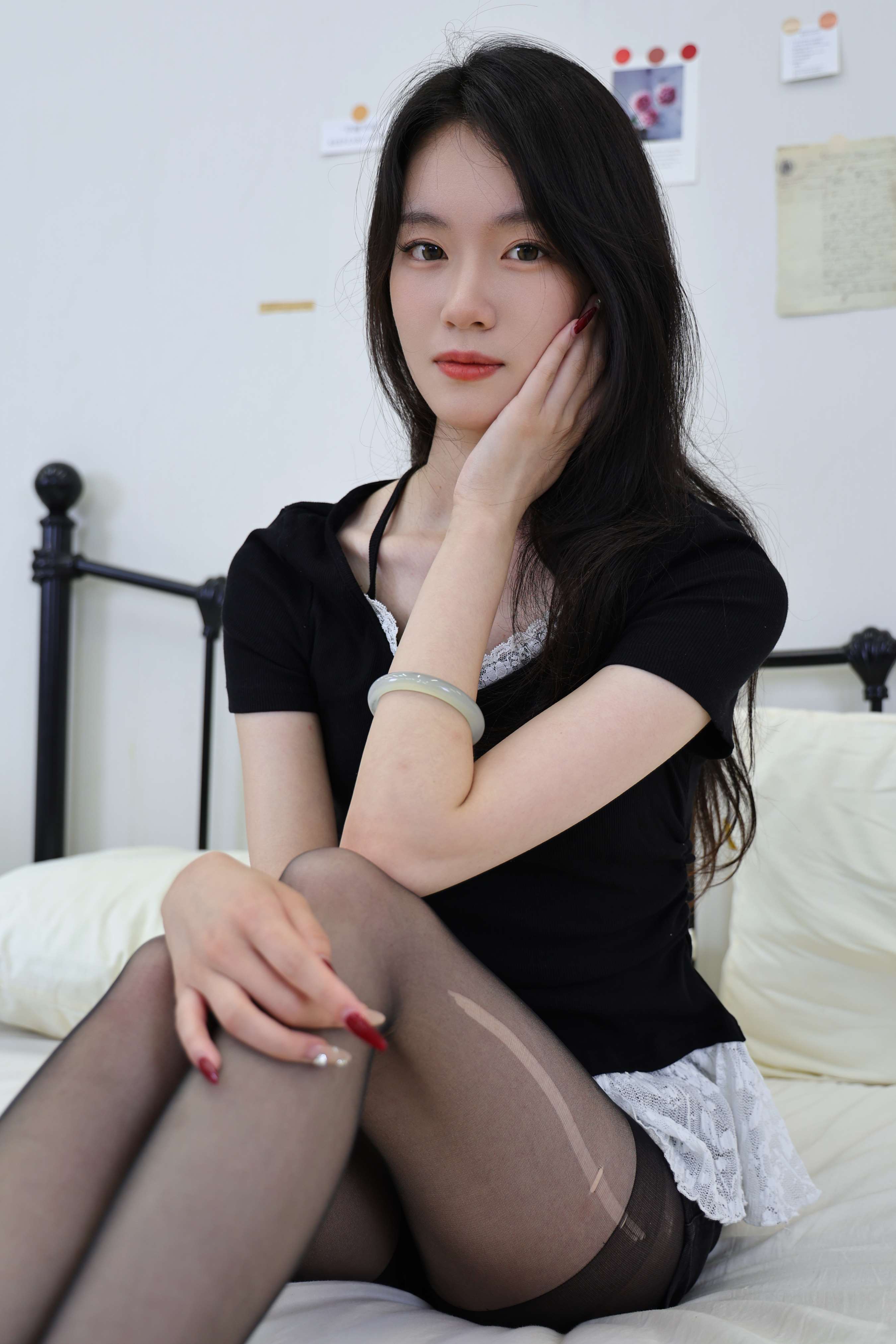 《小艺 黑丝足》作品图