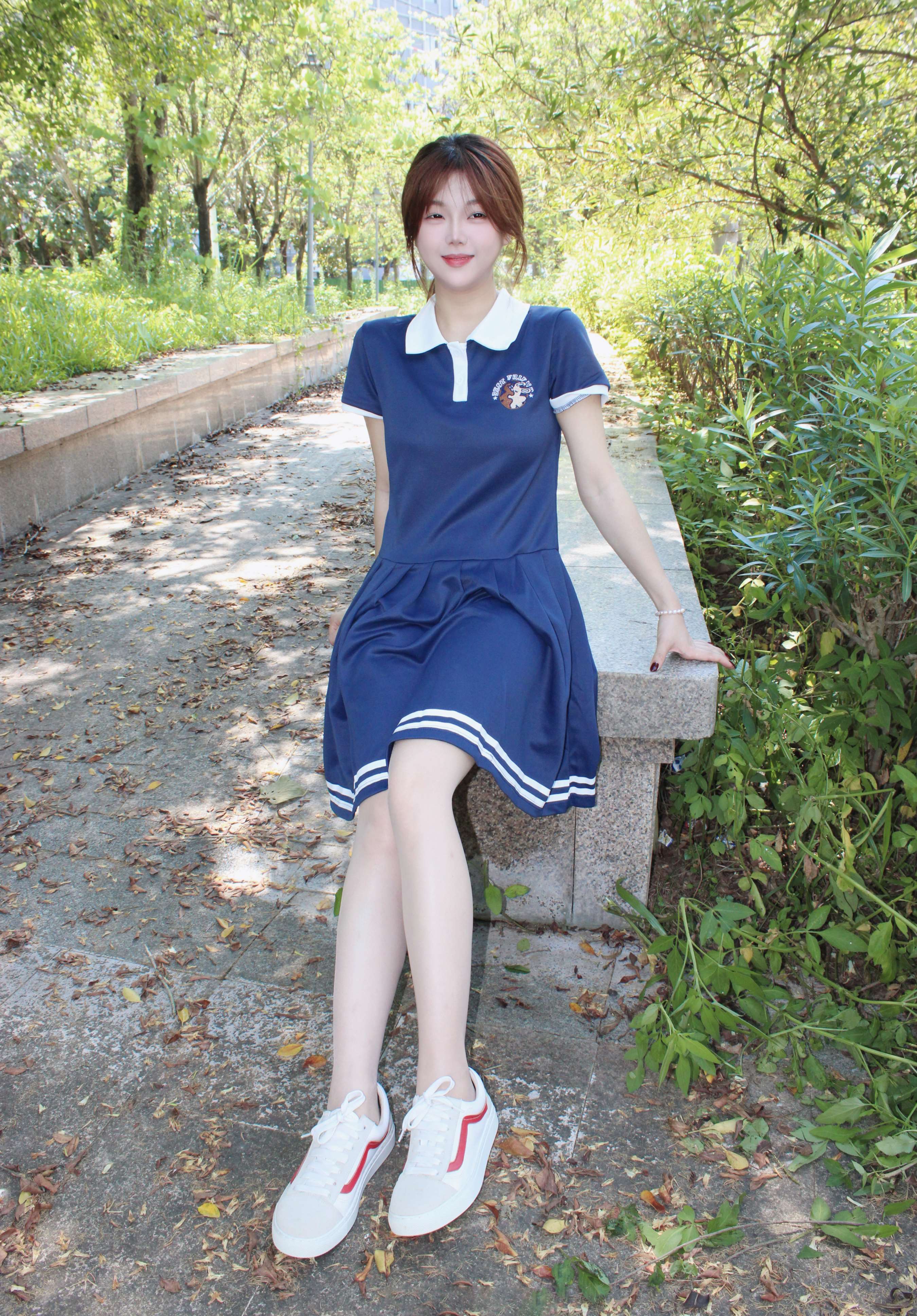 《小薯条学院风丝袜》作品图