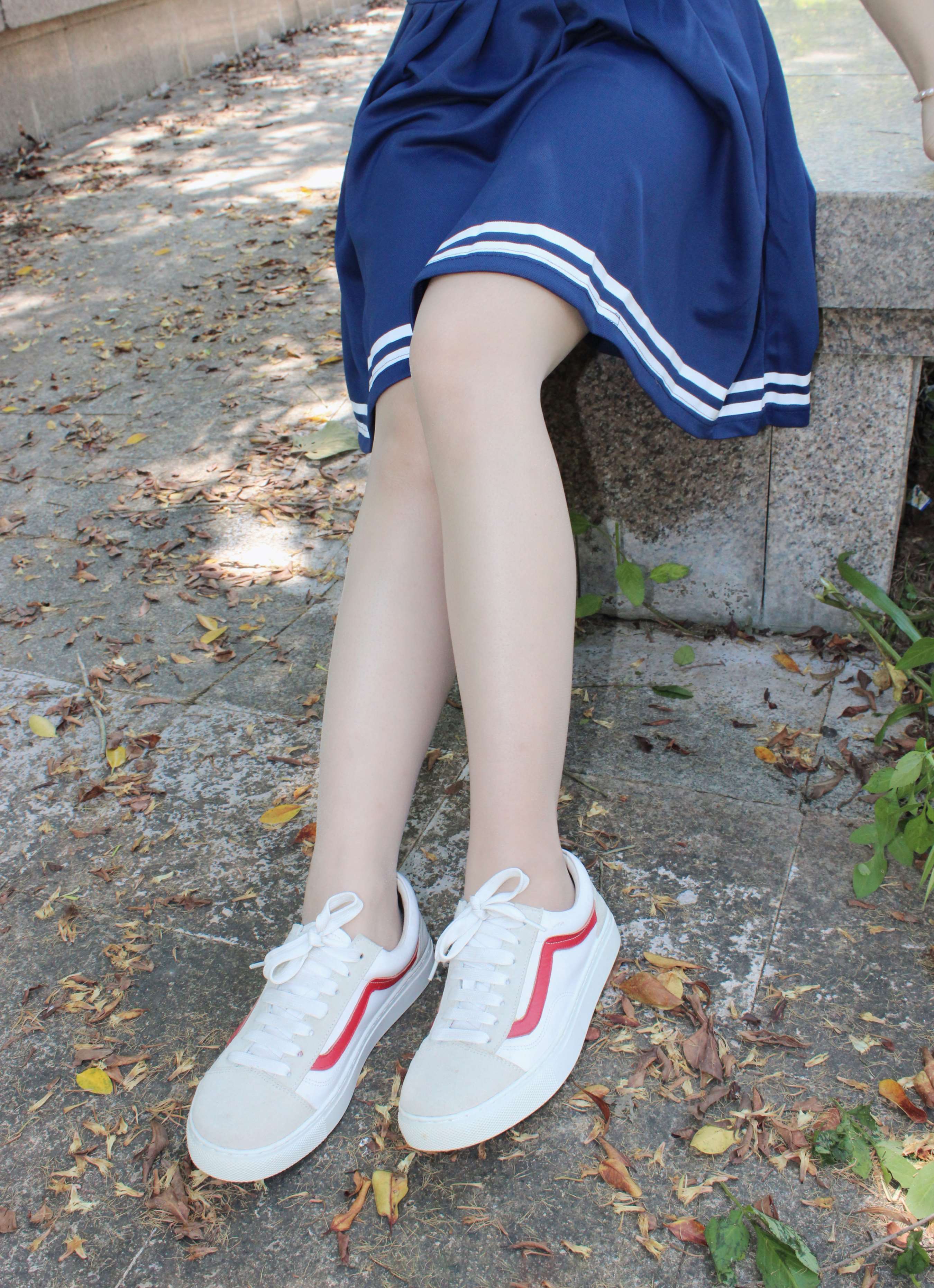 《小薯条学院风丝袜》作品图