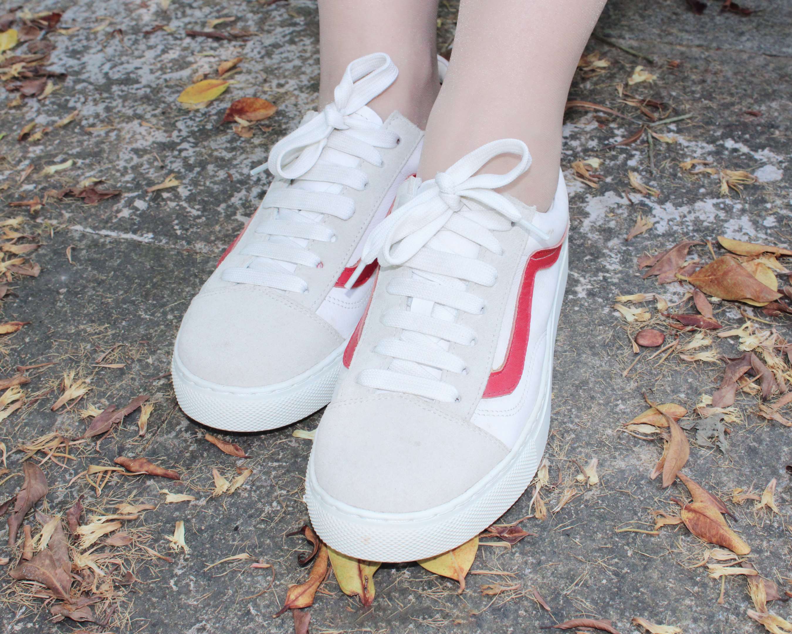 《小薯条学院风丝袜》作品图