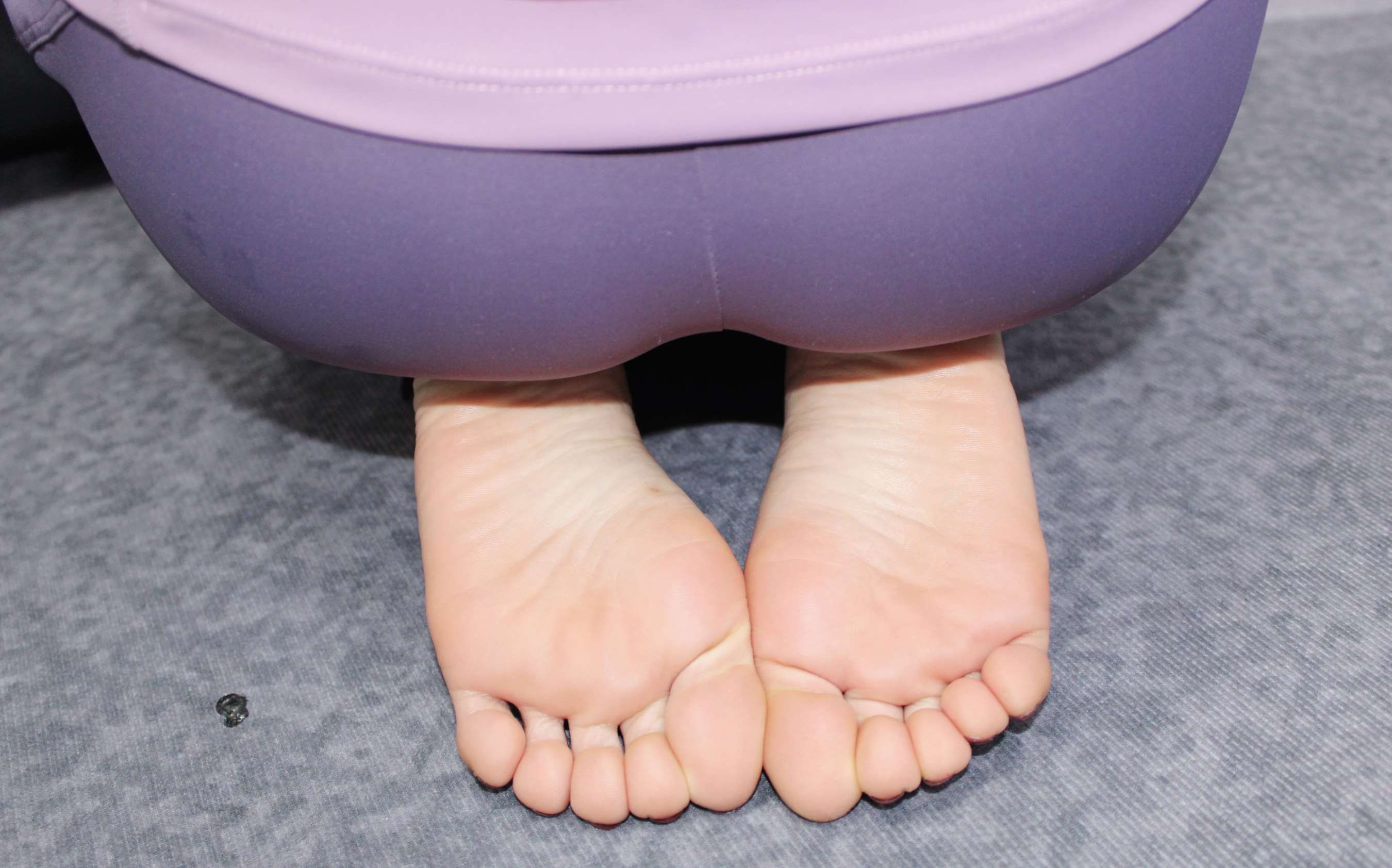 《小薯条瑜伽服白袜、嫩足》作品图