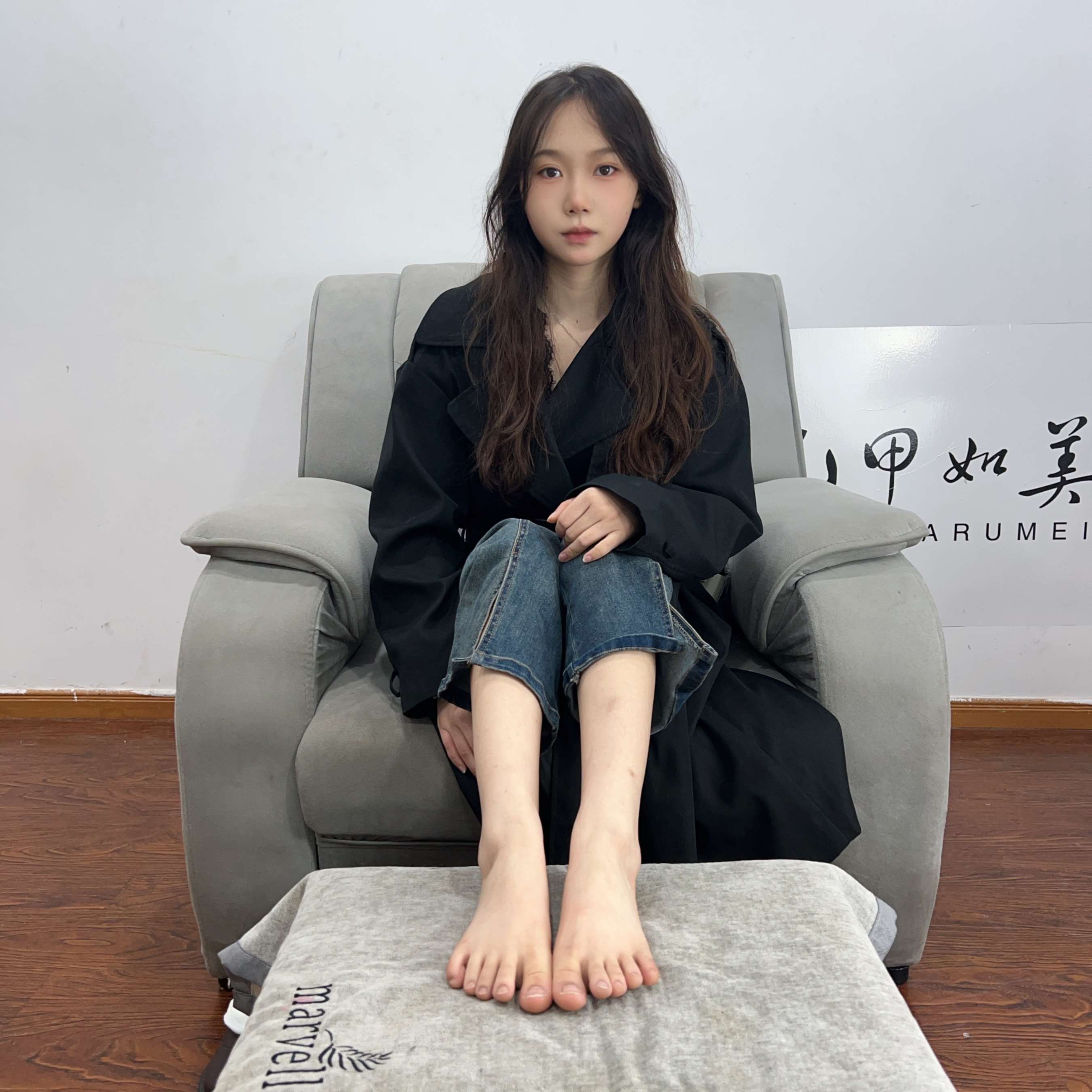 《少女牛仔裤の嫩足》作品图