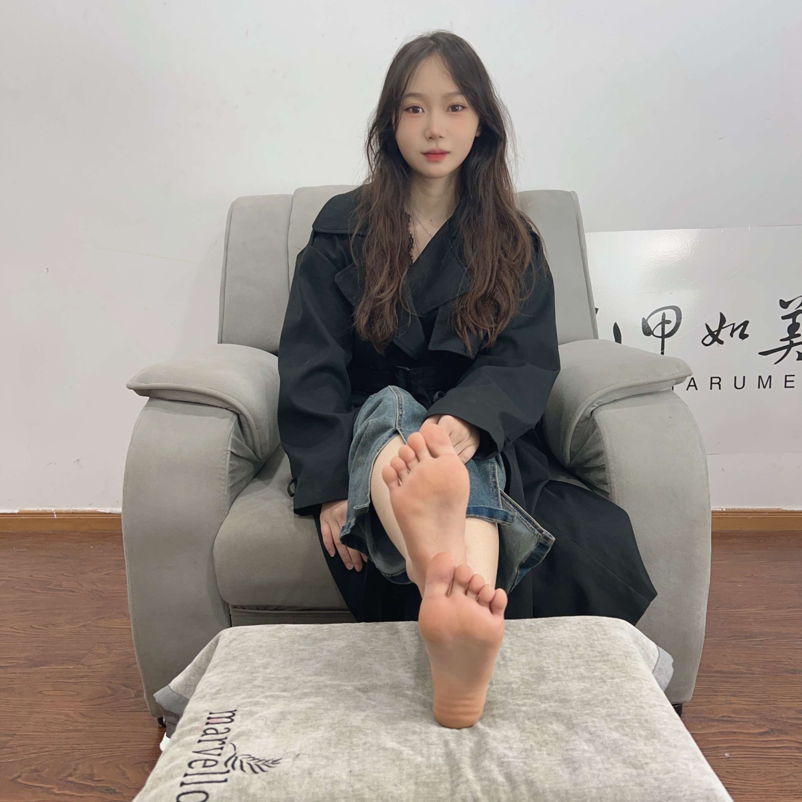 《少女牛仔裤の嫩足》作品图