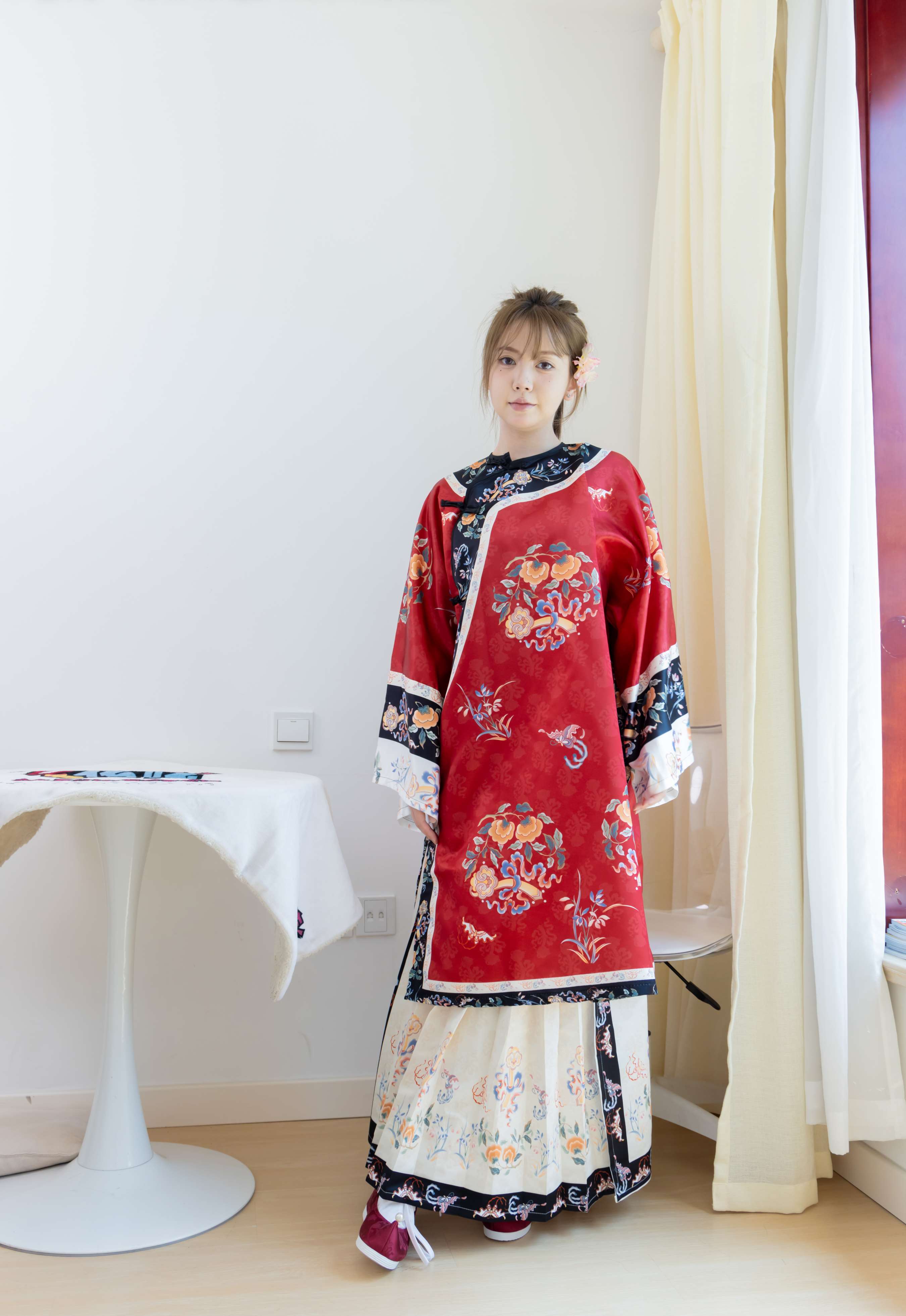 《小曦-汉服、布鞋、足袋、白棉袜》作品图