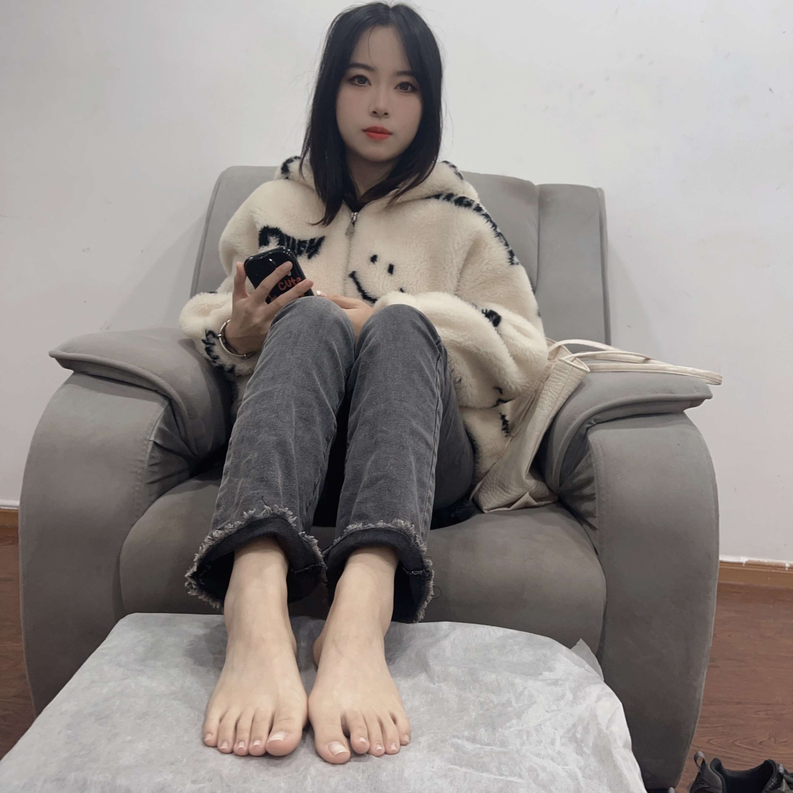 《毛衣少女-牛仔裤の嫩足》作品图