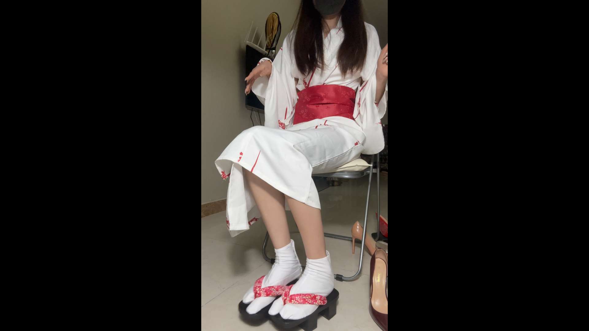 《[视频]孙圆圆-和服の嫩足涂液》作品图