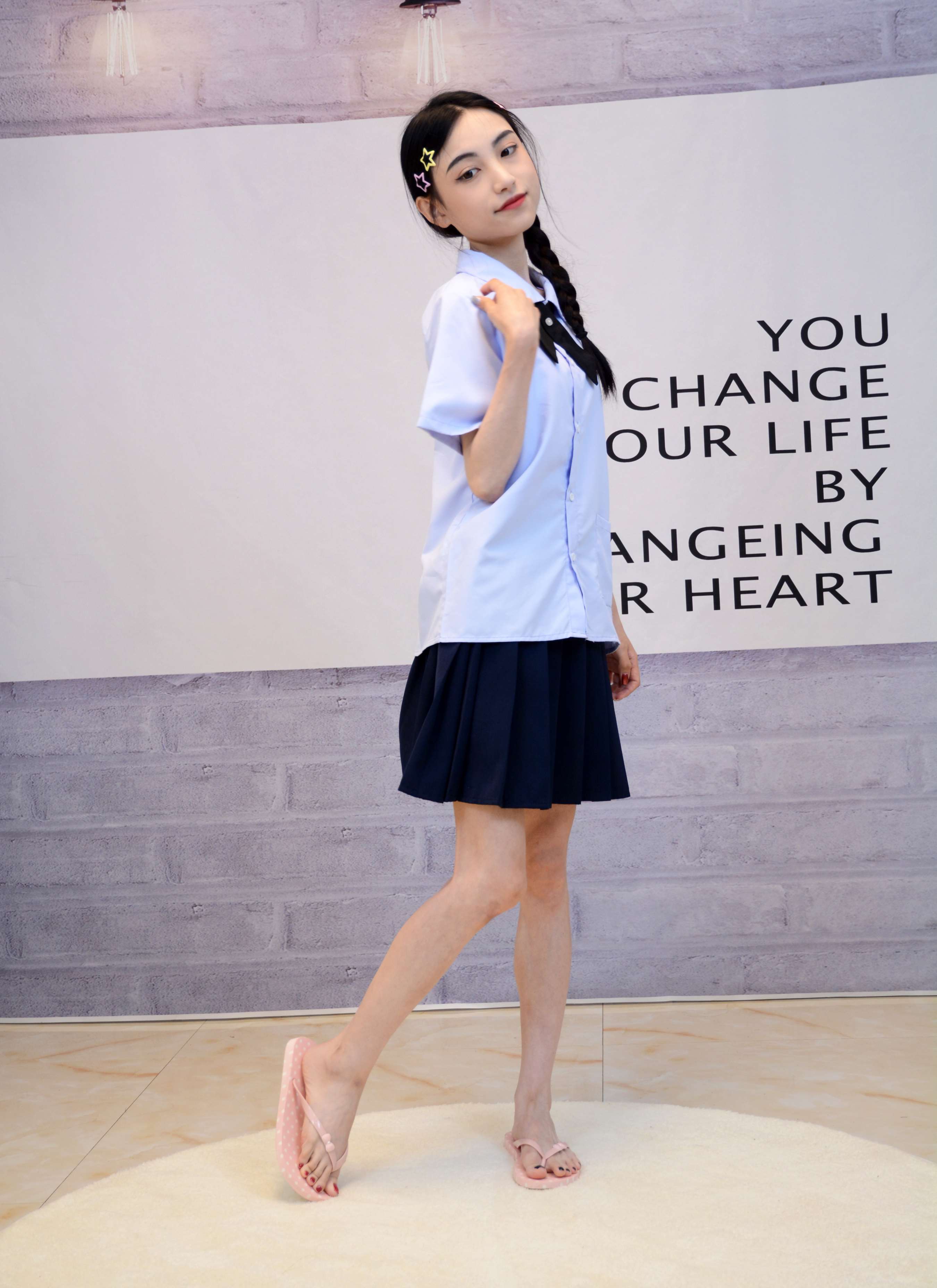 《柒柒-人字拖の嫩足》作品图