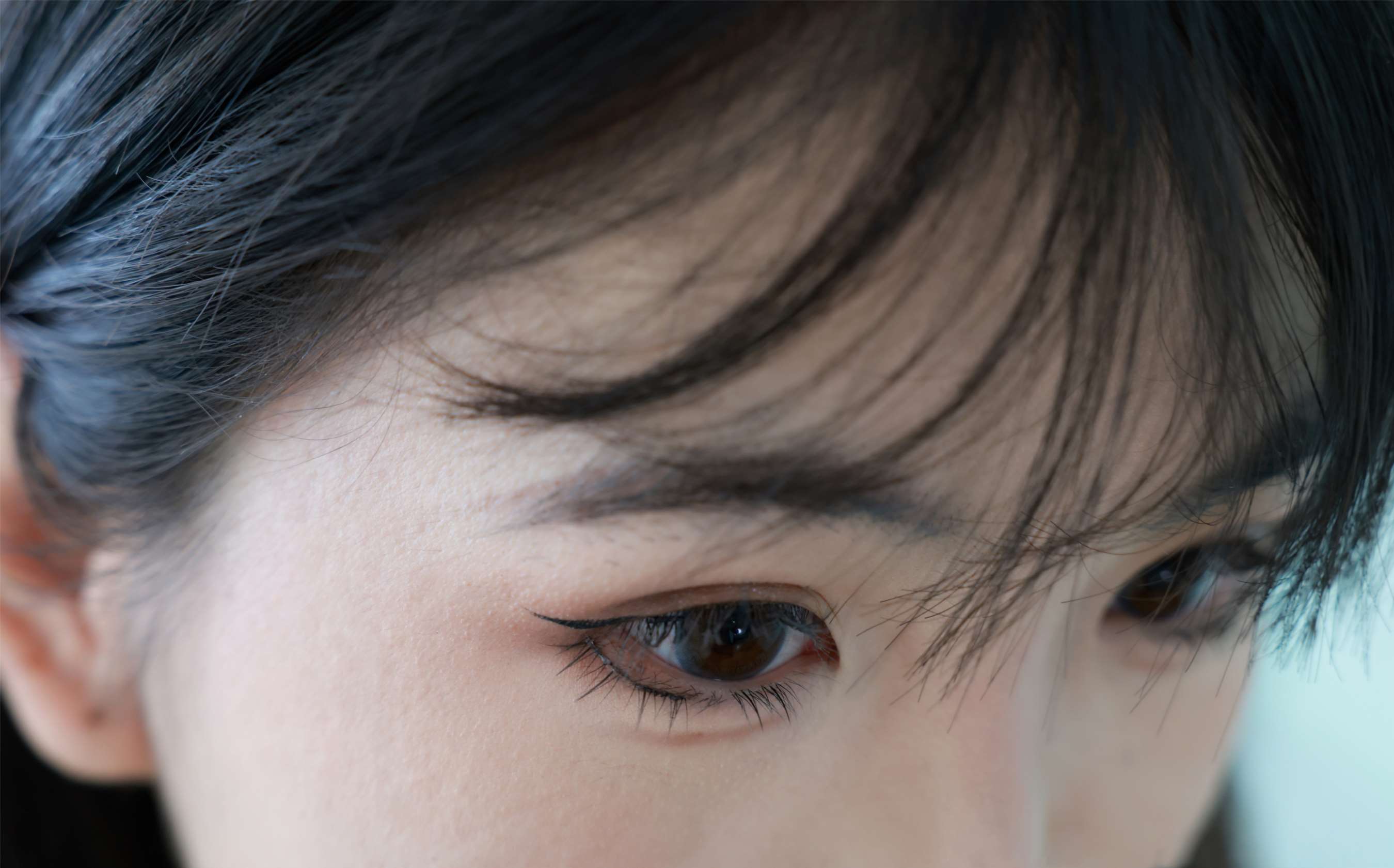 《秋秋-脱长黑袜展嫩足》作品图