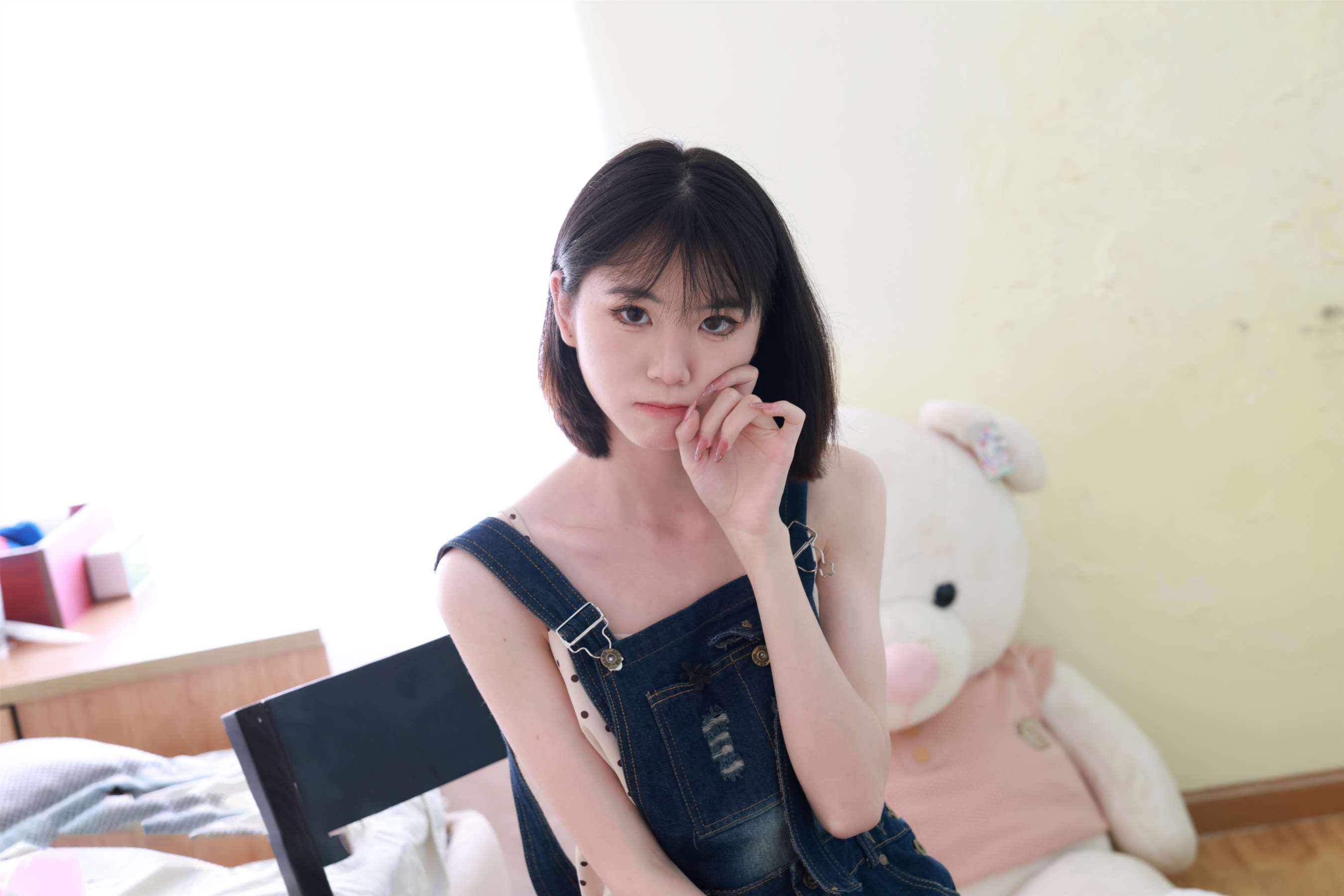 《秋秋-脱长黑袜展嫩足》作品图