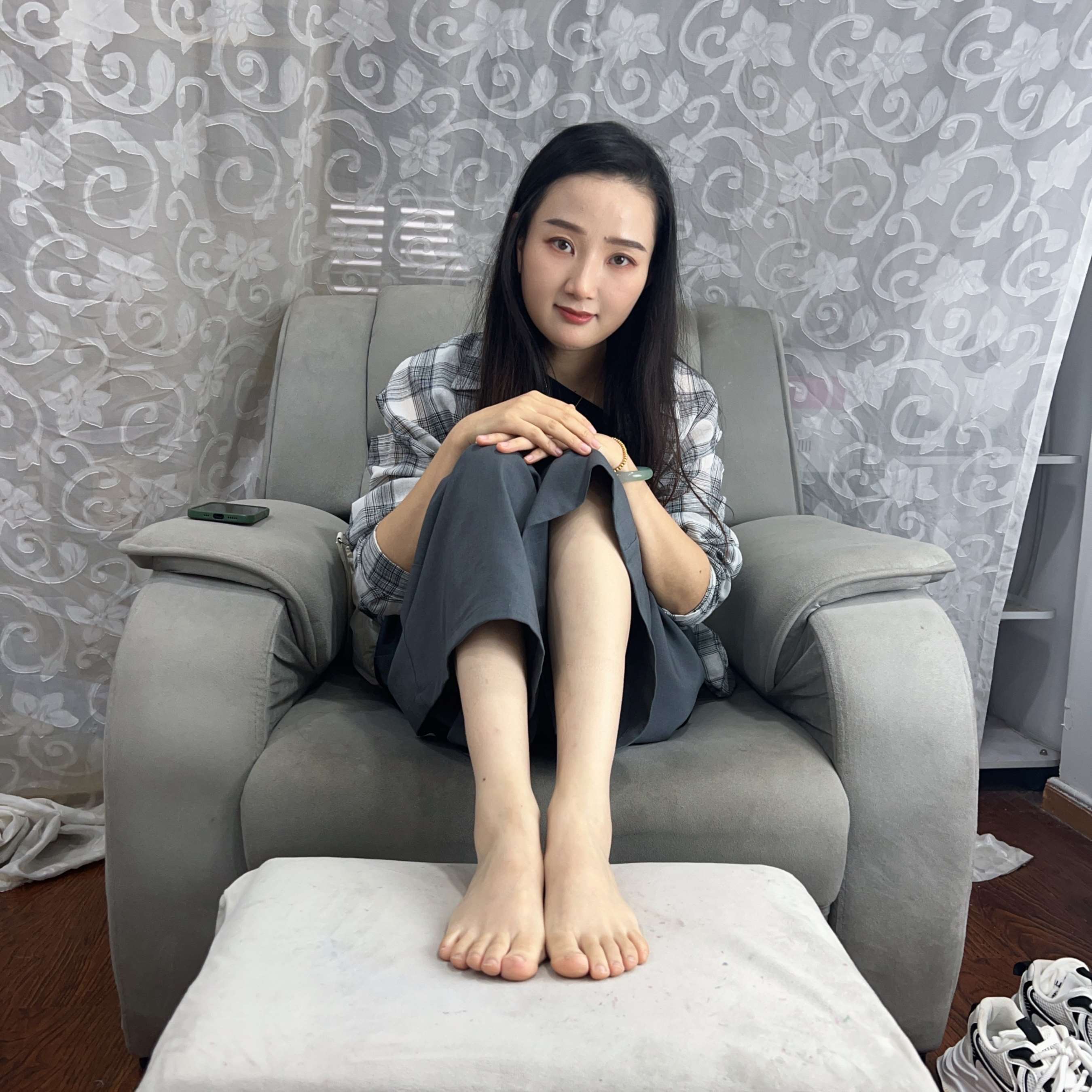 《两个小姐姐的赤足》作品图