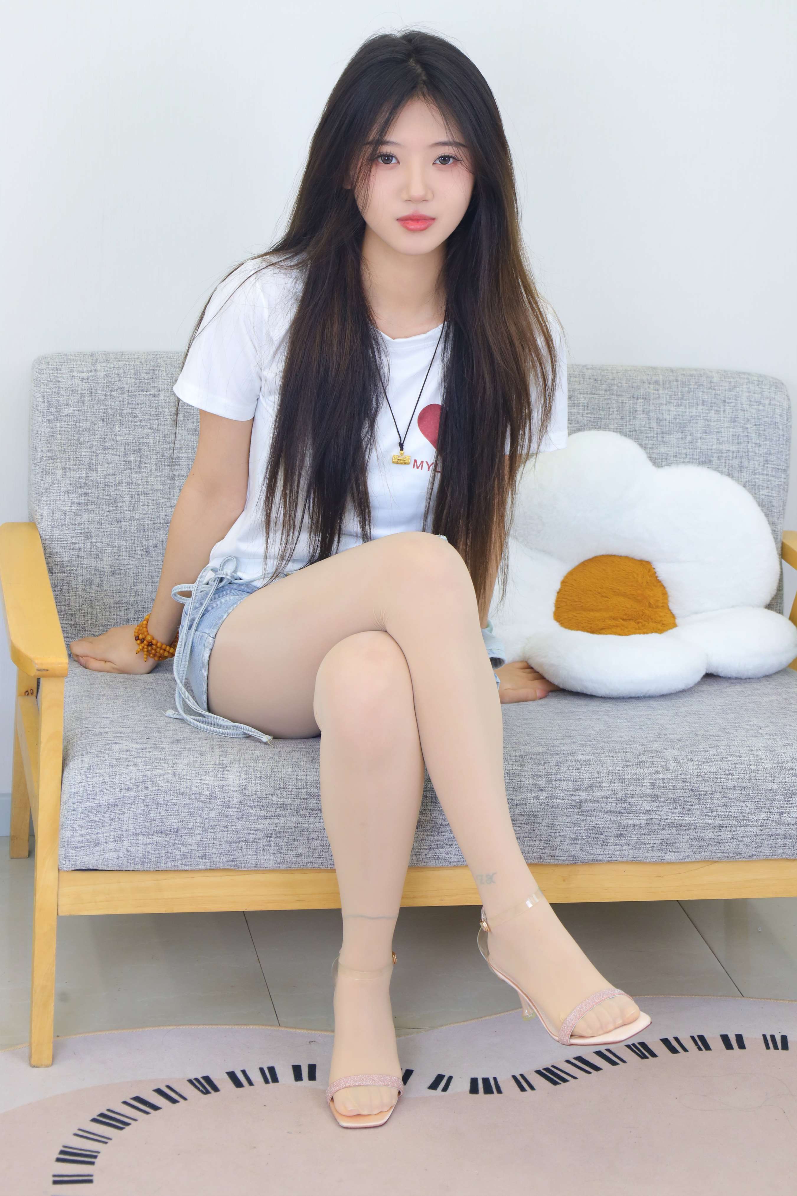 《子涵-牛仔热裤の丝足》作品图