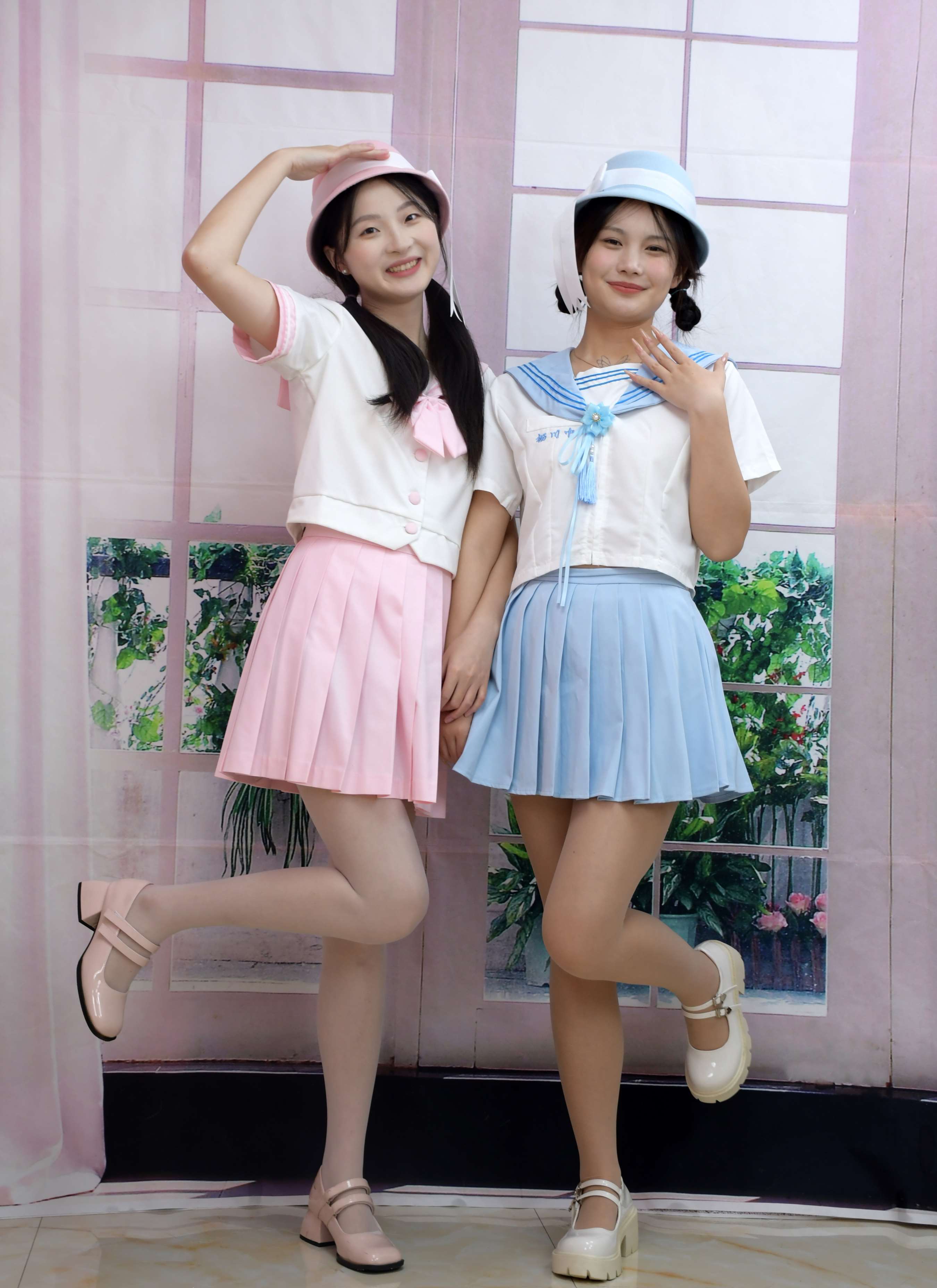 《安妮、幺幺-粉蓝双花》作品图