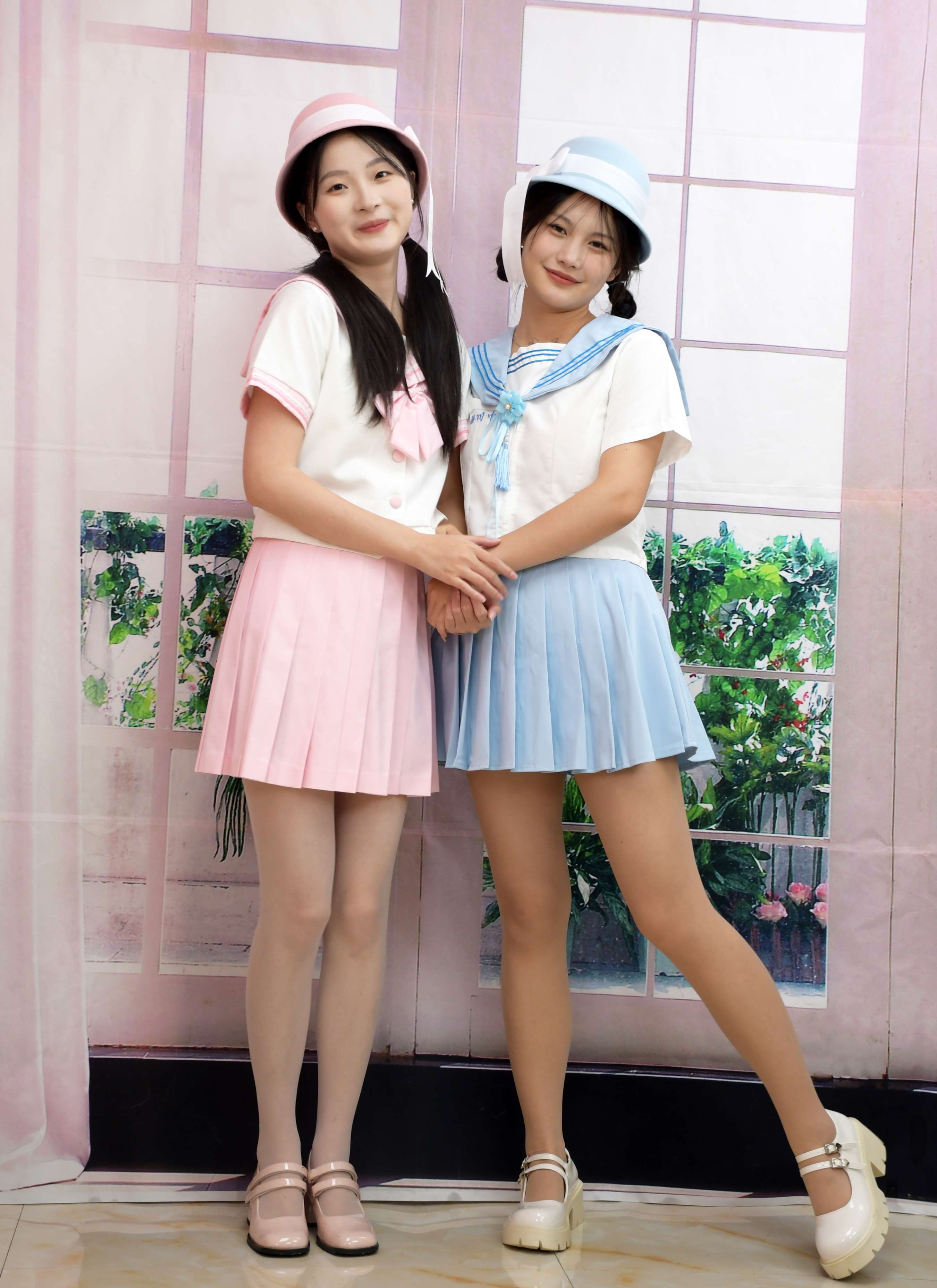 《安妮、幺幺-粉蓝双花》作品图