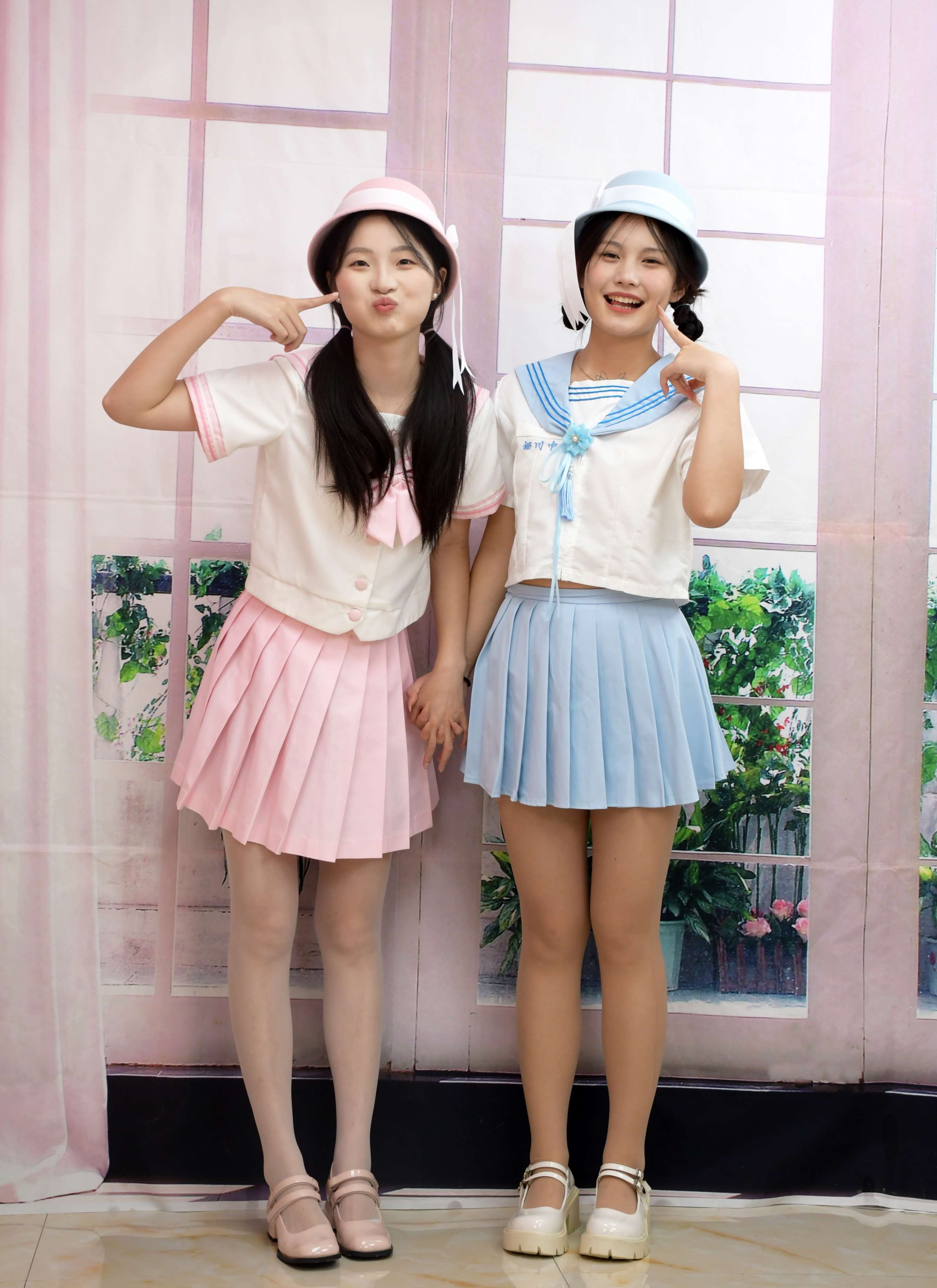 《安妮、幺幺-粉蓝双花》作品图