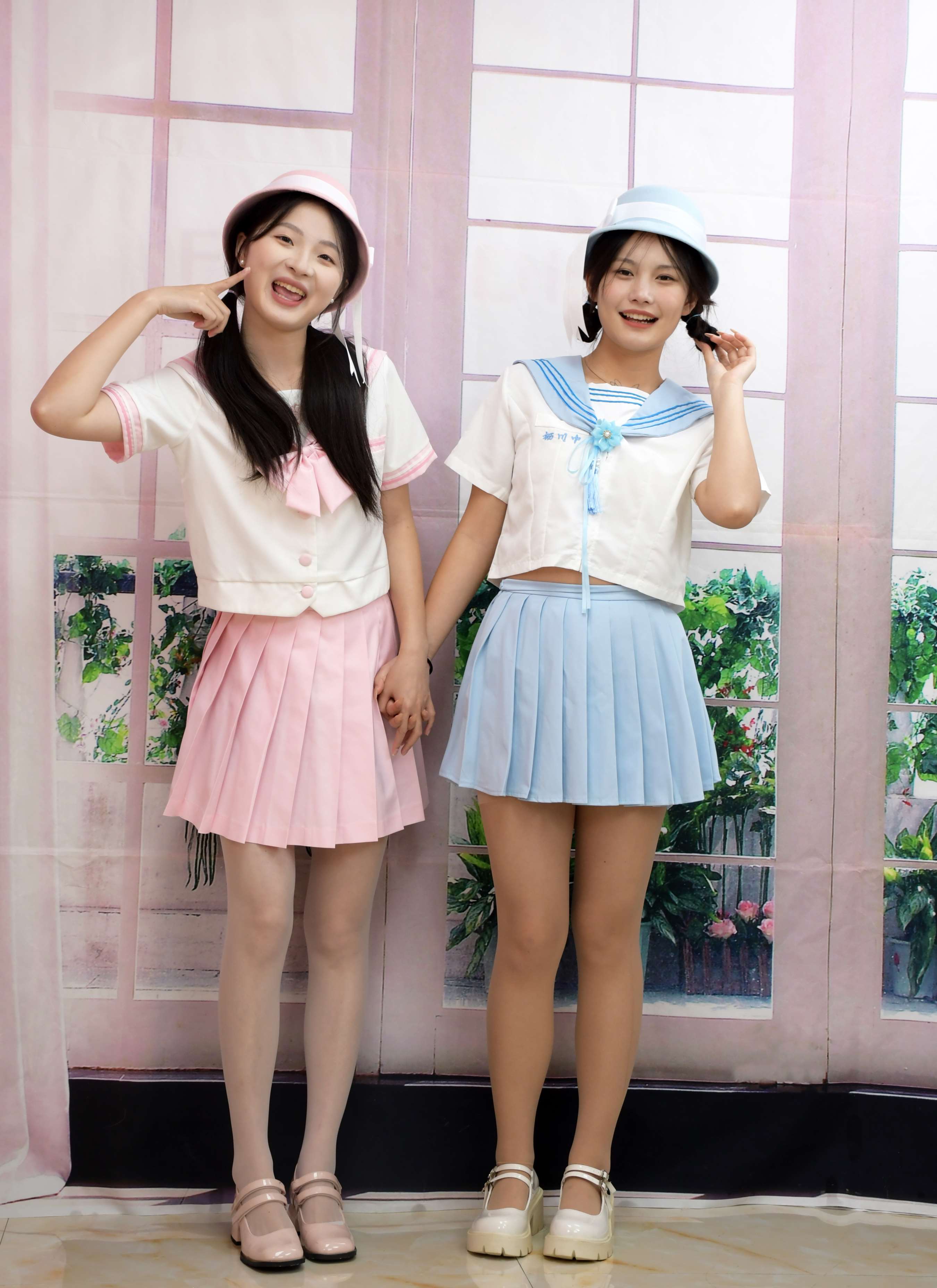 《安妮、幺幺-粉蓝双花》作品图