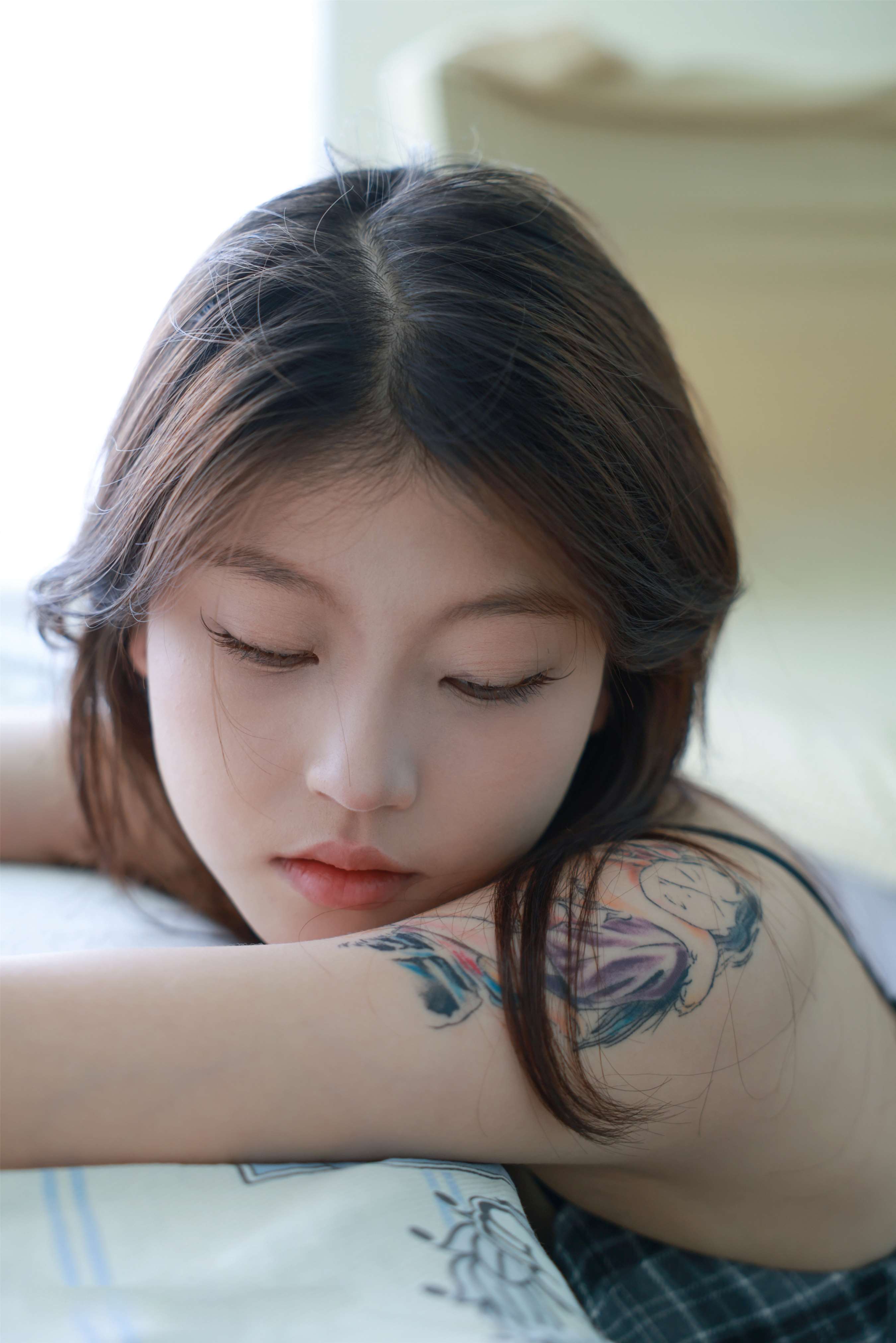 《毛毛 脱棉袜秀嫩足》作品图