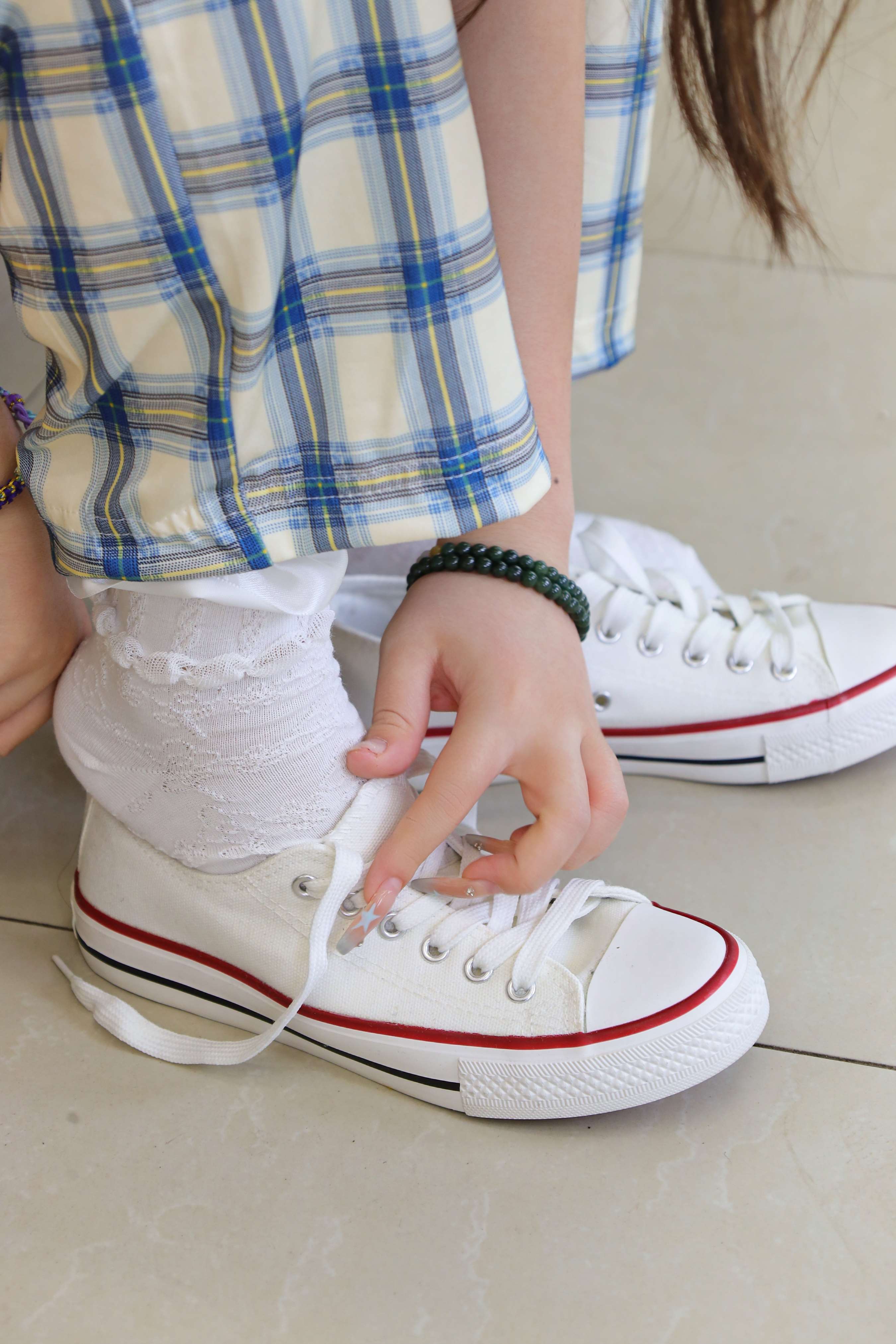 《小代 格子裤の棉袜、赤足》作品图