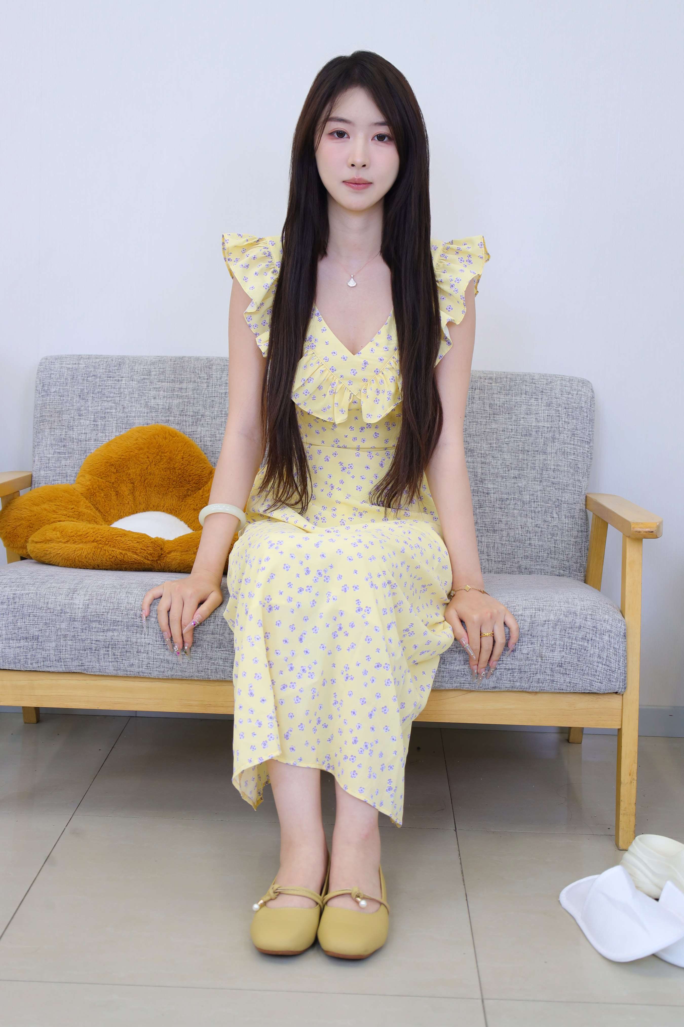 《依依 白棉袜の嫩足》作品图